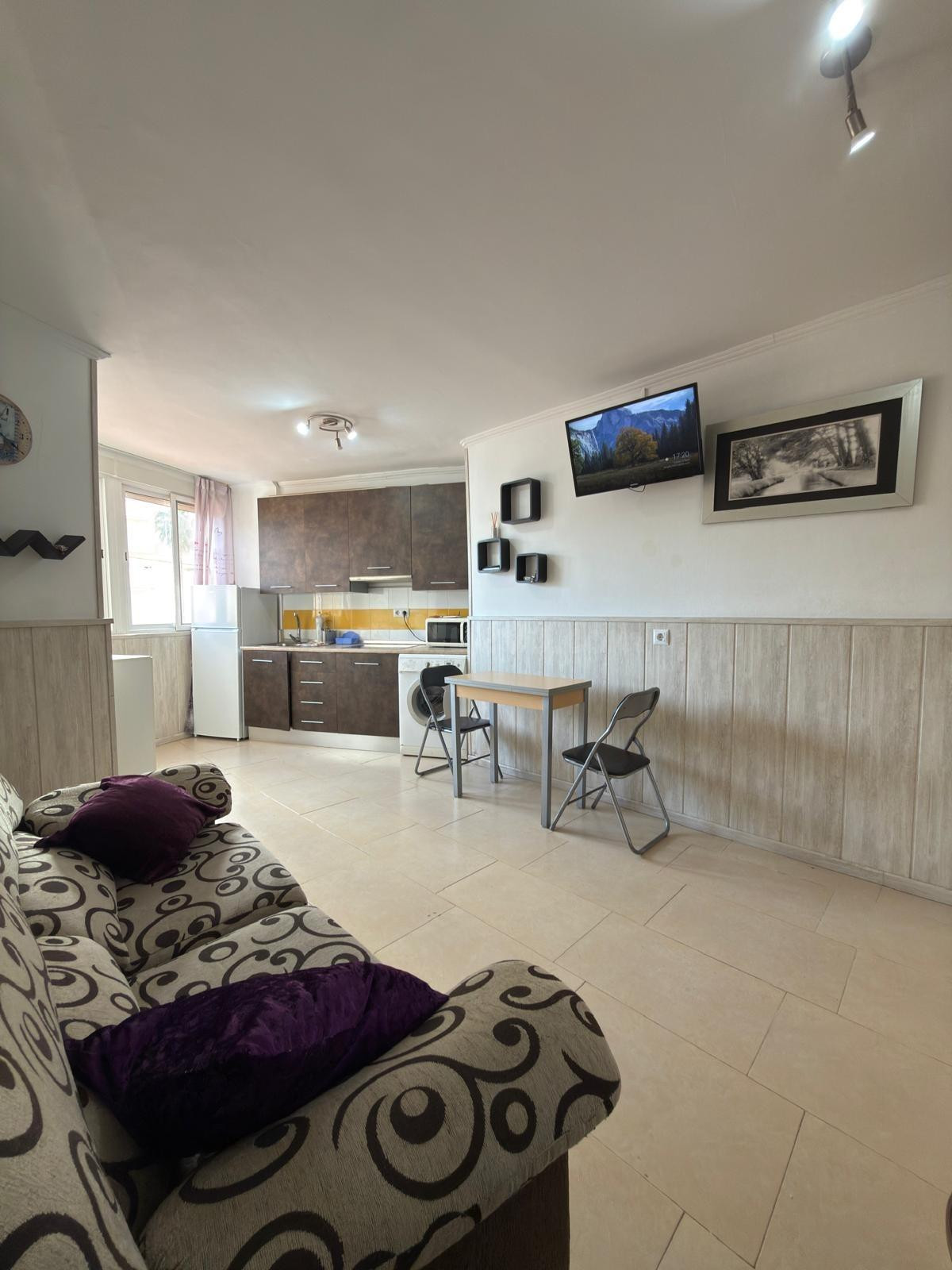 Tu refugio en la Costa del Sol: estudio con piscina en Benal