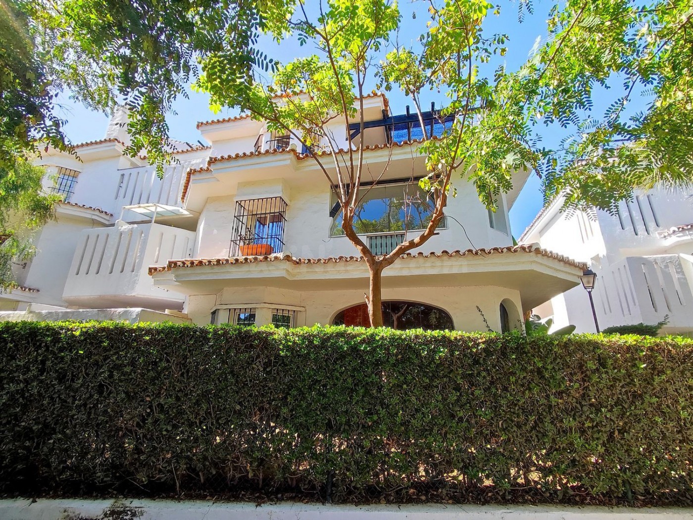 ELEGANTE APARTAMENTO EN LA URBANIZACION LOS NARANJOS  MARBEL