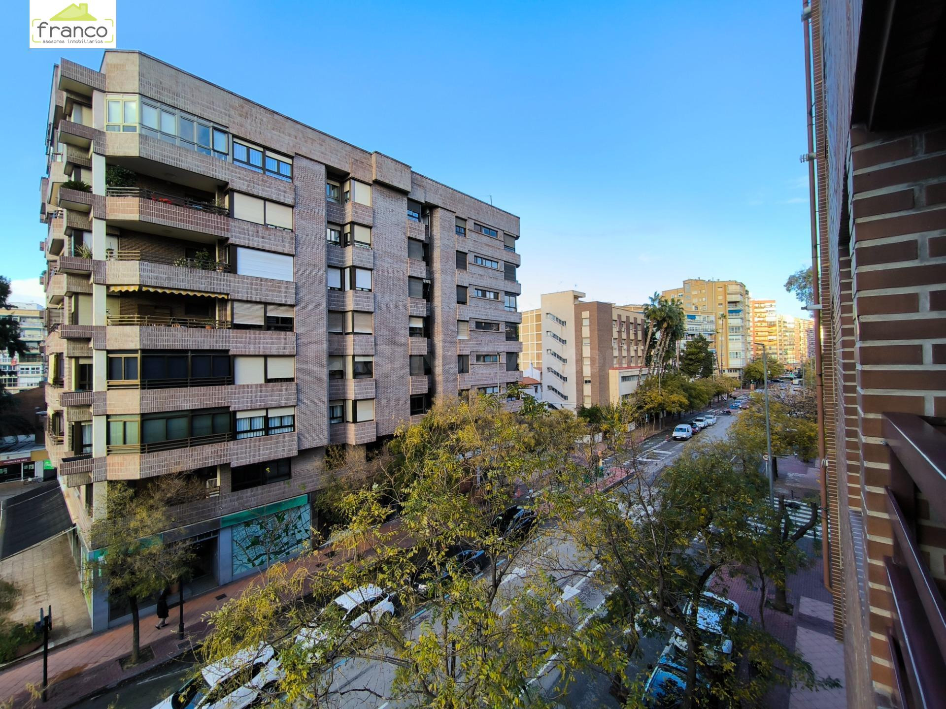 Vivienda de cuatro dormitorios junto a Jardín de la Pólvora