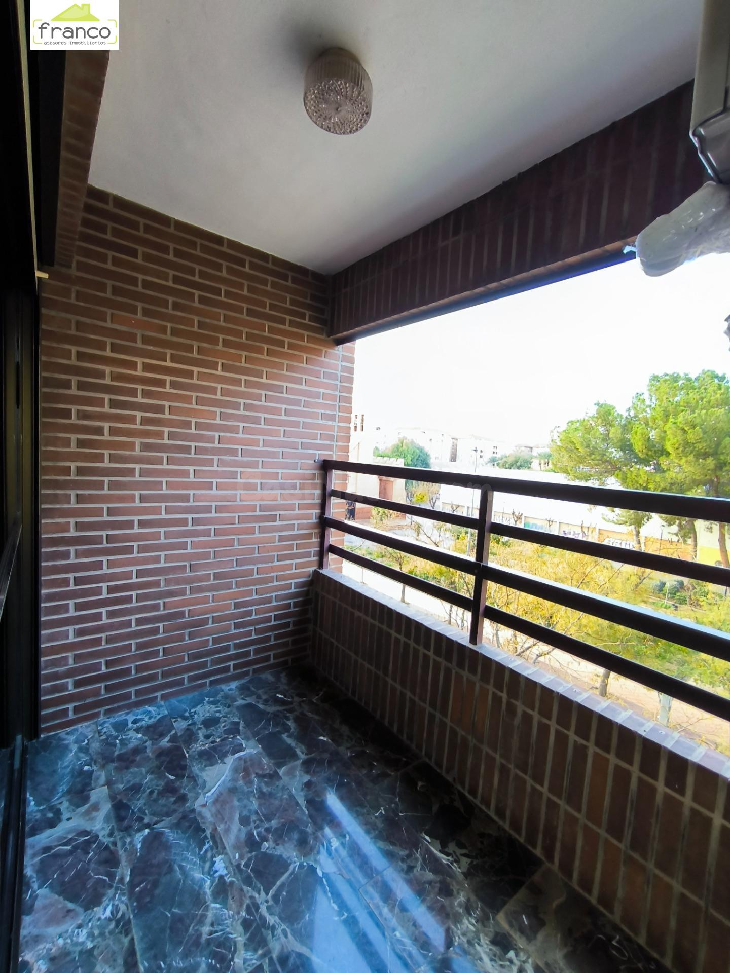 Vivienda de cuatro dormitorios junto a Jardín de la Pólvora - foto 2