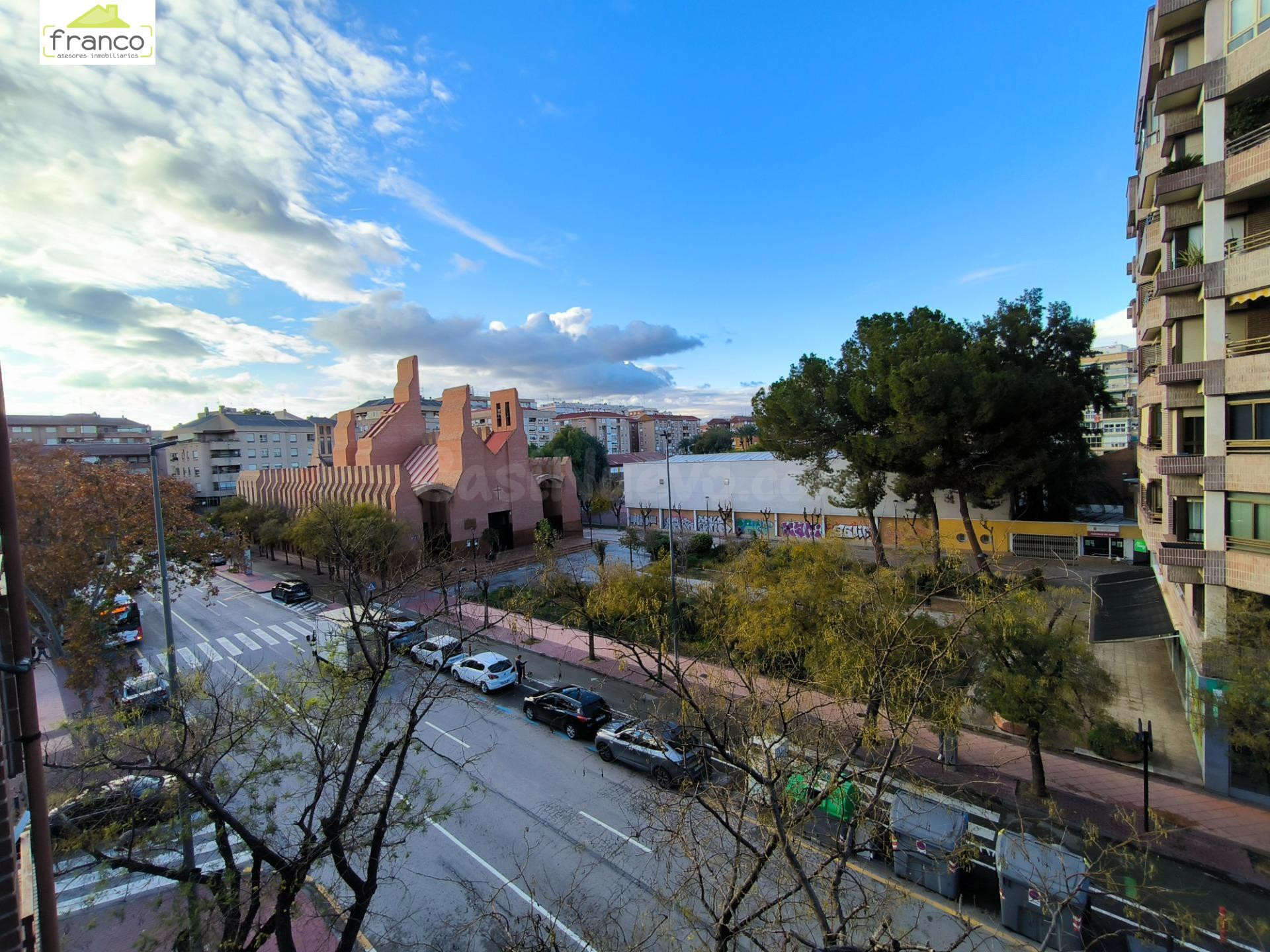 Vivienda de cuatro dormitorios junto a Jardín de la Pólvora - foto 3