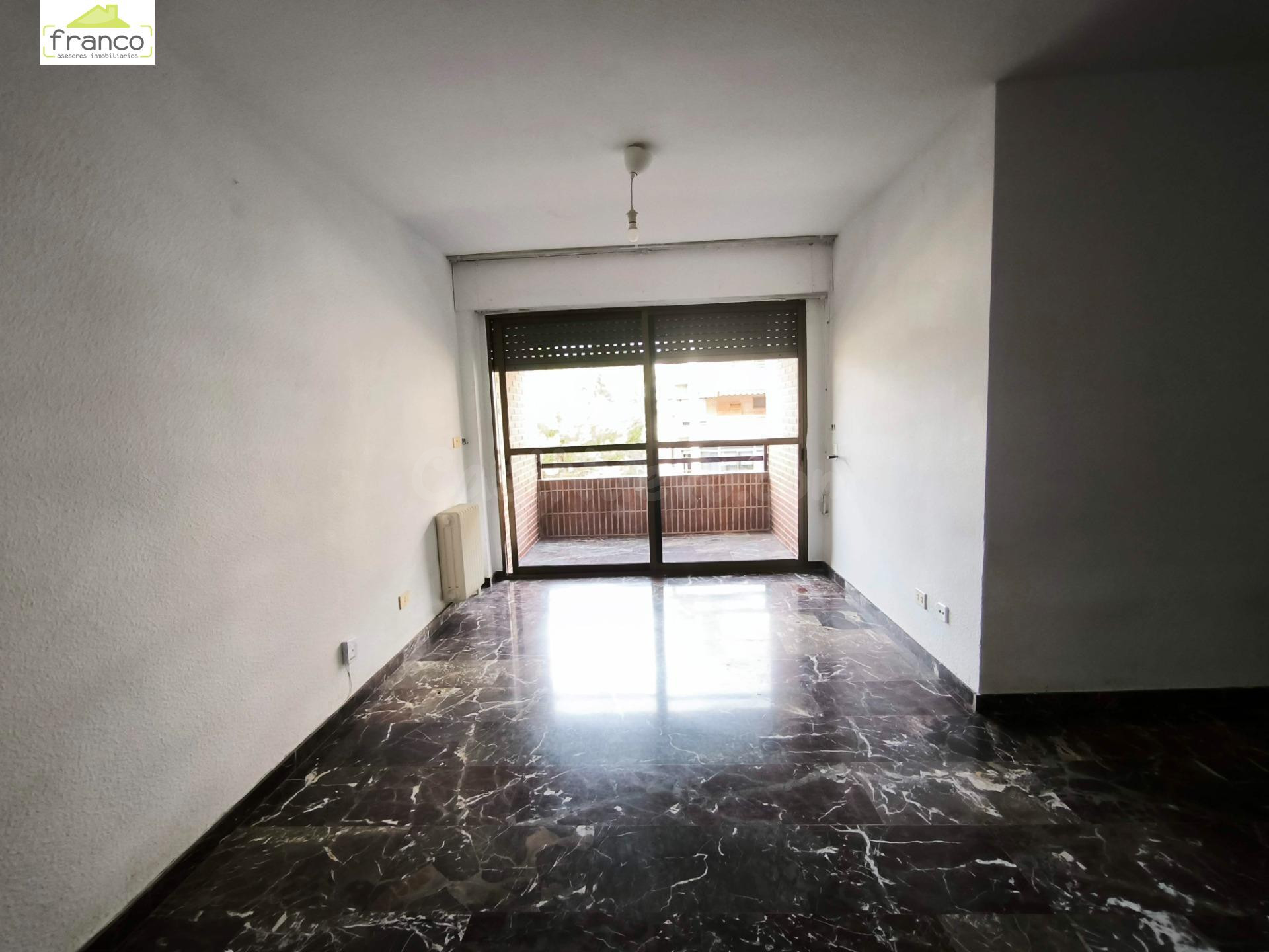 Vivienda de cuatro dormitorios junto a Jardín de la Pólvora - foto 4