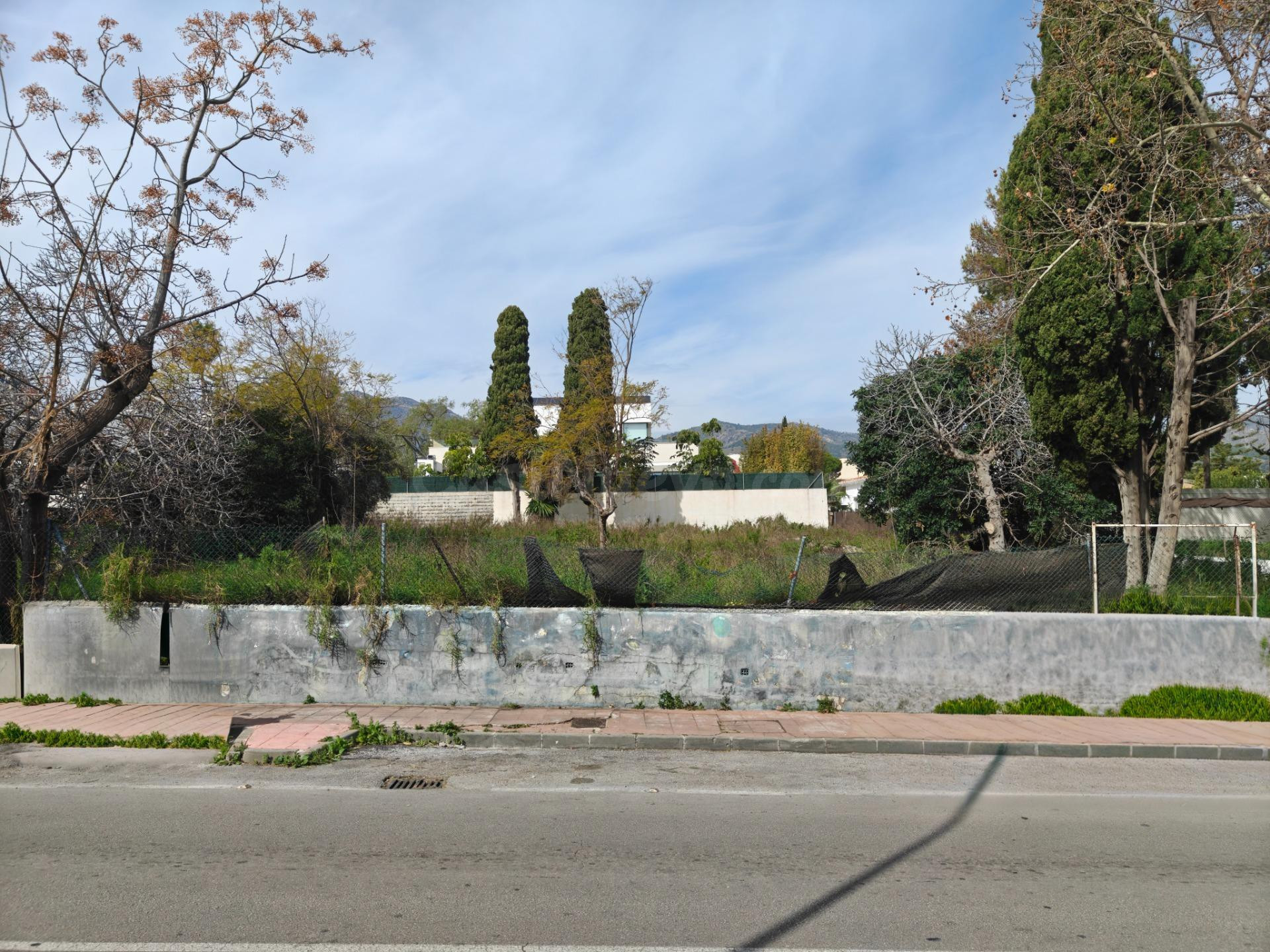 Oportunidad Única: Parcela Urbana Plana de 1.425 m2 en Av. C - foto 2