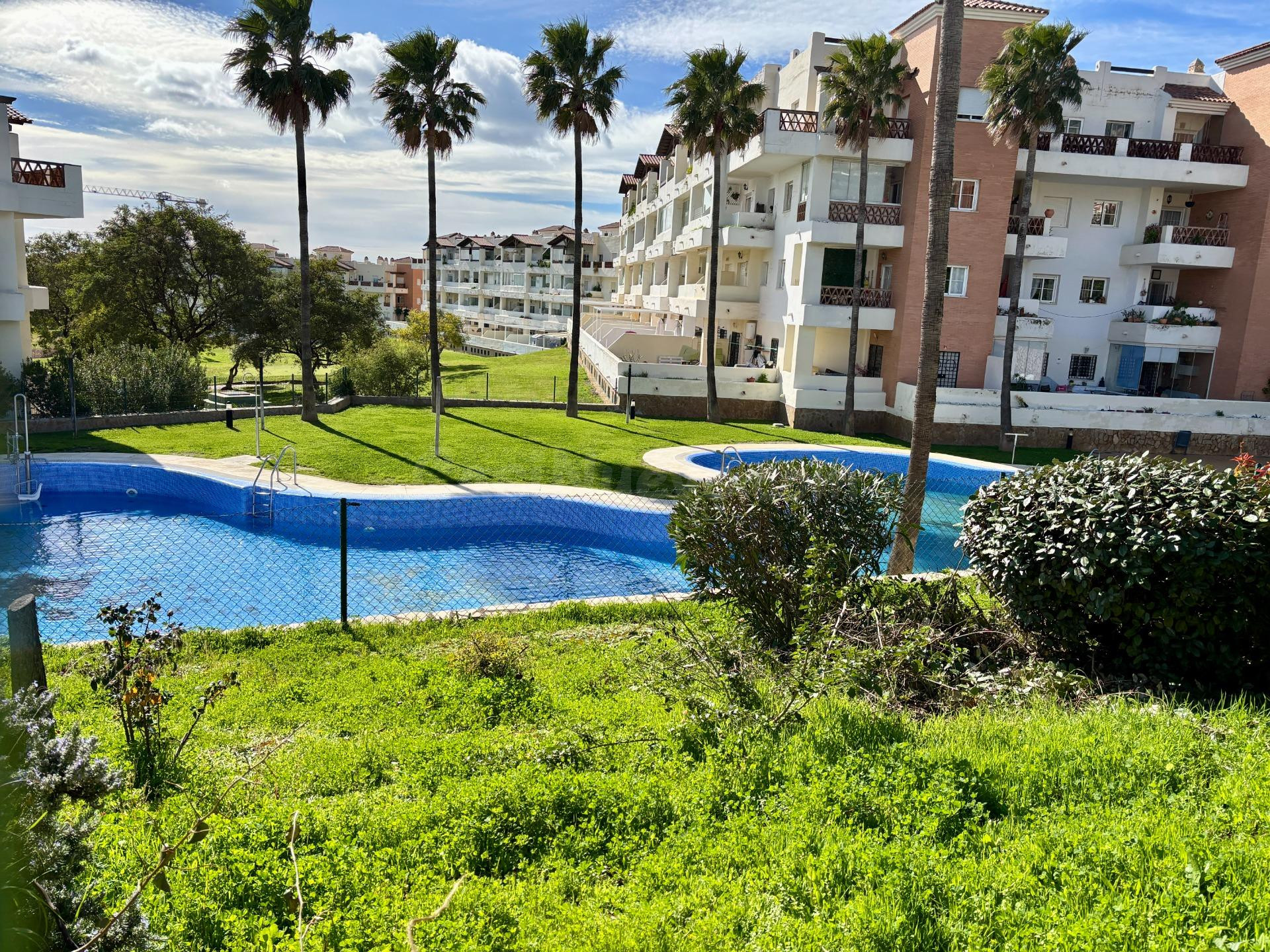 PISO DE TRES DORMITORIOS CON VISTAS AL CAMPO DEL GOLF
