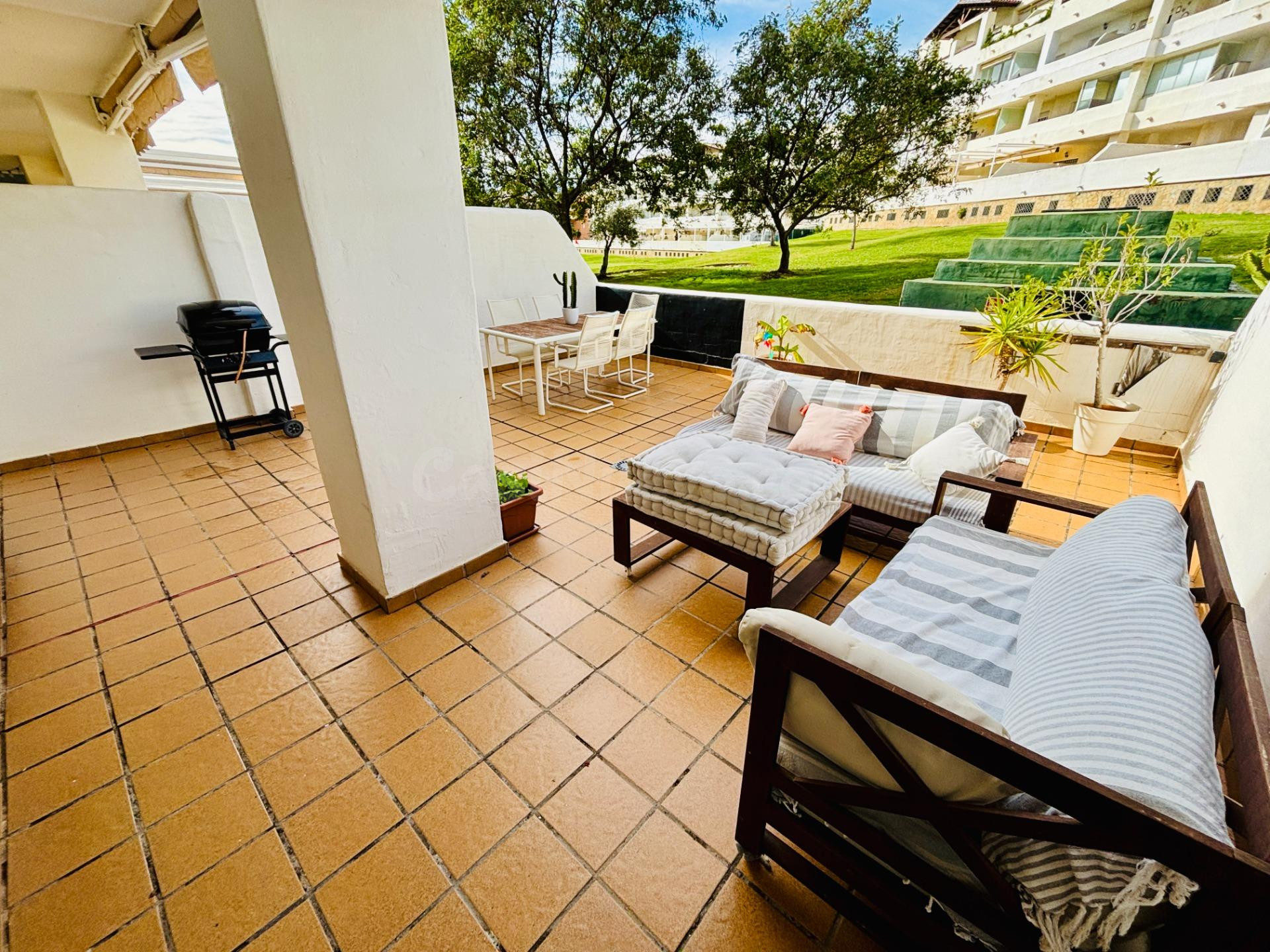 PISO DE TRES DORMITORIOS CON VISTAS AL CAMPO DEL GOLF - foto 2
