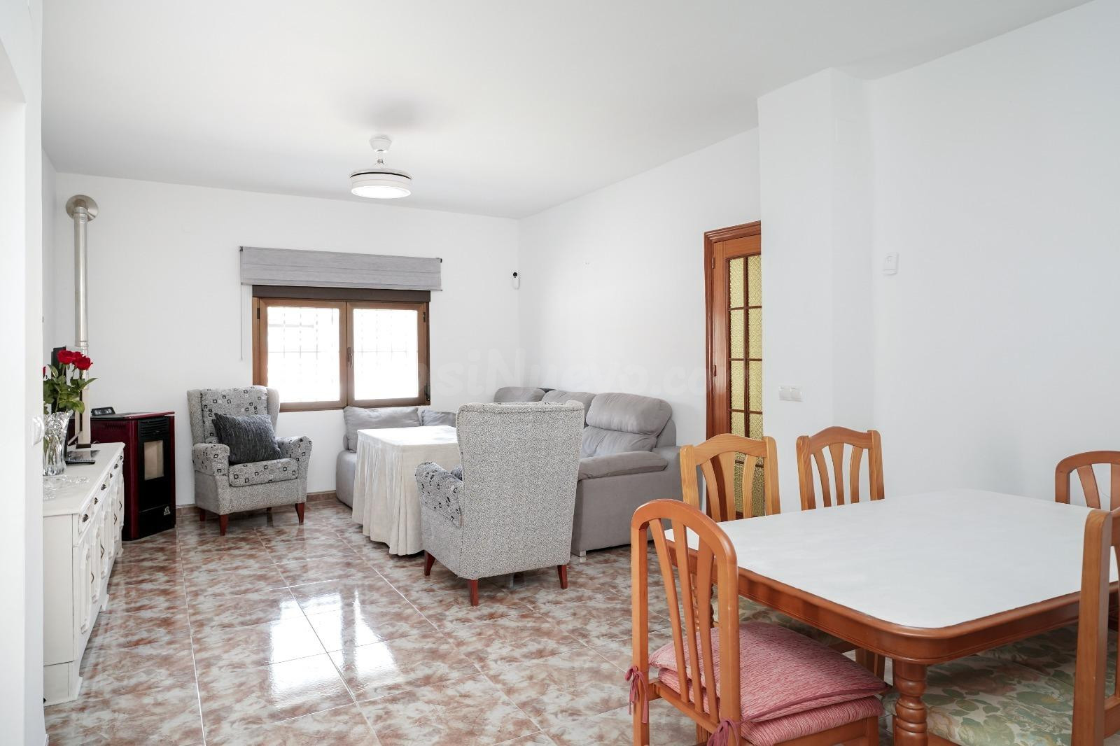 CASA EN UNA PLANTA CON PATIO Y TERRAZA - foto 5