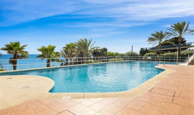 Apartamento en planta baja en venta en Estepona en primera l