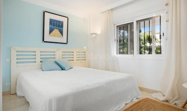 Apartamento en planta baja en venta en Estepona en primera l - foto 5