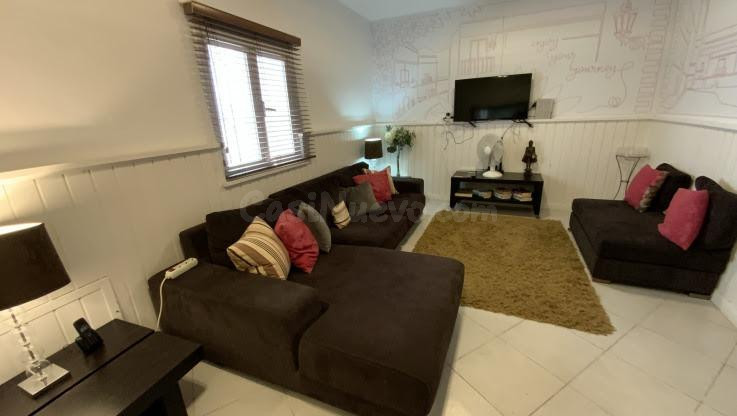 Gran casa mata de 3 plantas con licencia turística en el Cas - foto 3