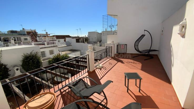 Gran casa mata de 3 plantas con licencia turística en el Cas - foto 2