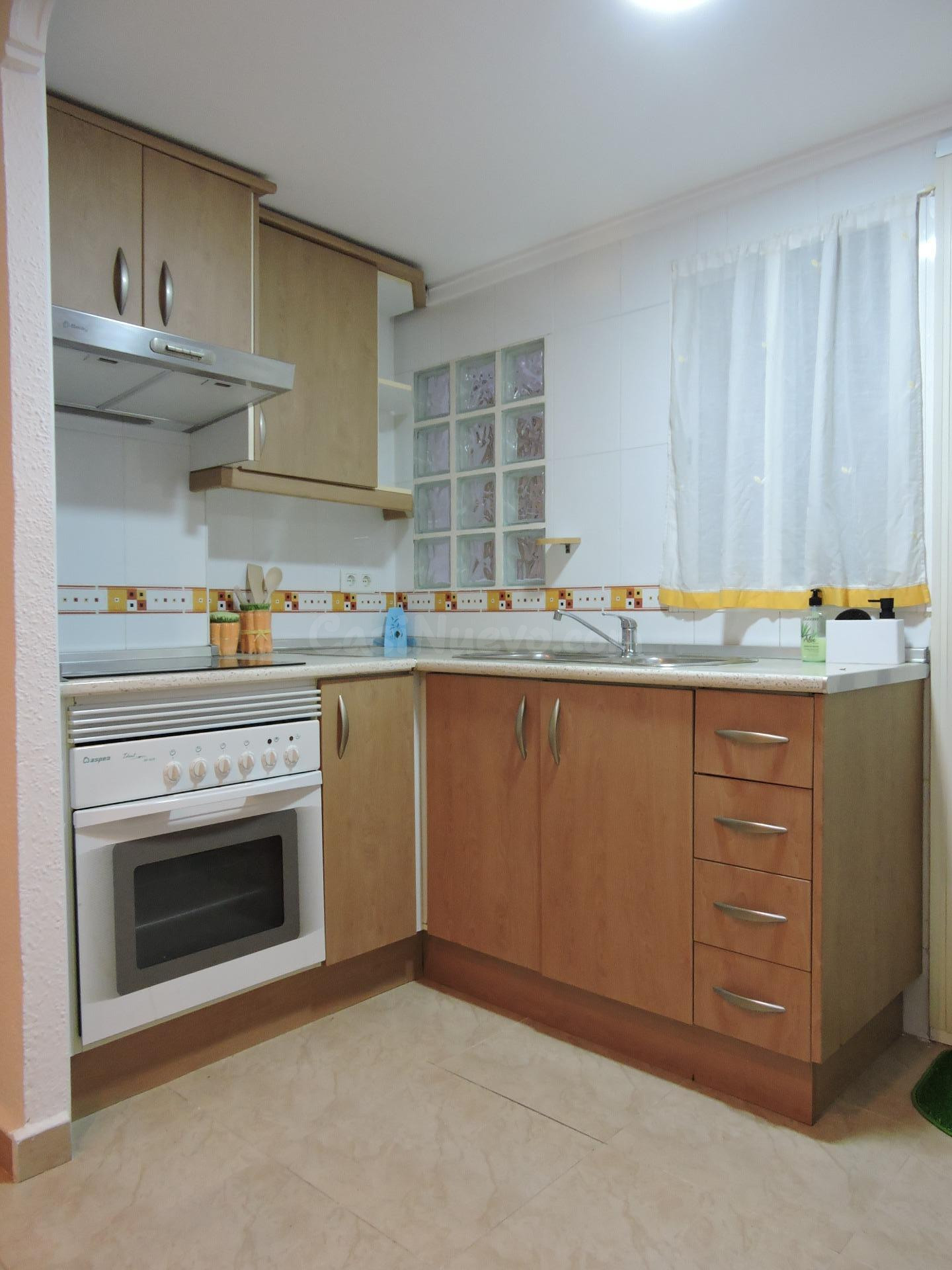 Piso de alquiler en Benicalap de 2 habitaciones y 2 terrazas - foto 2