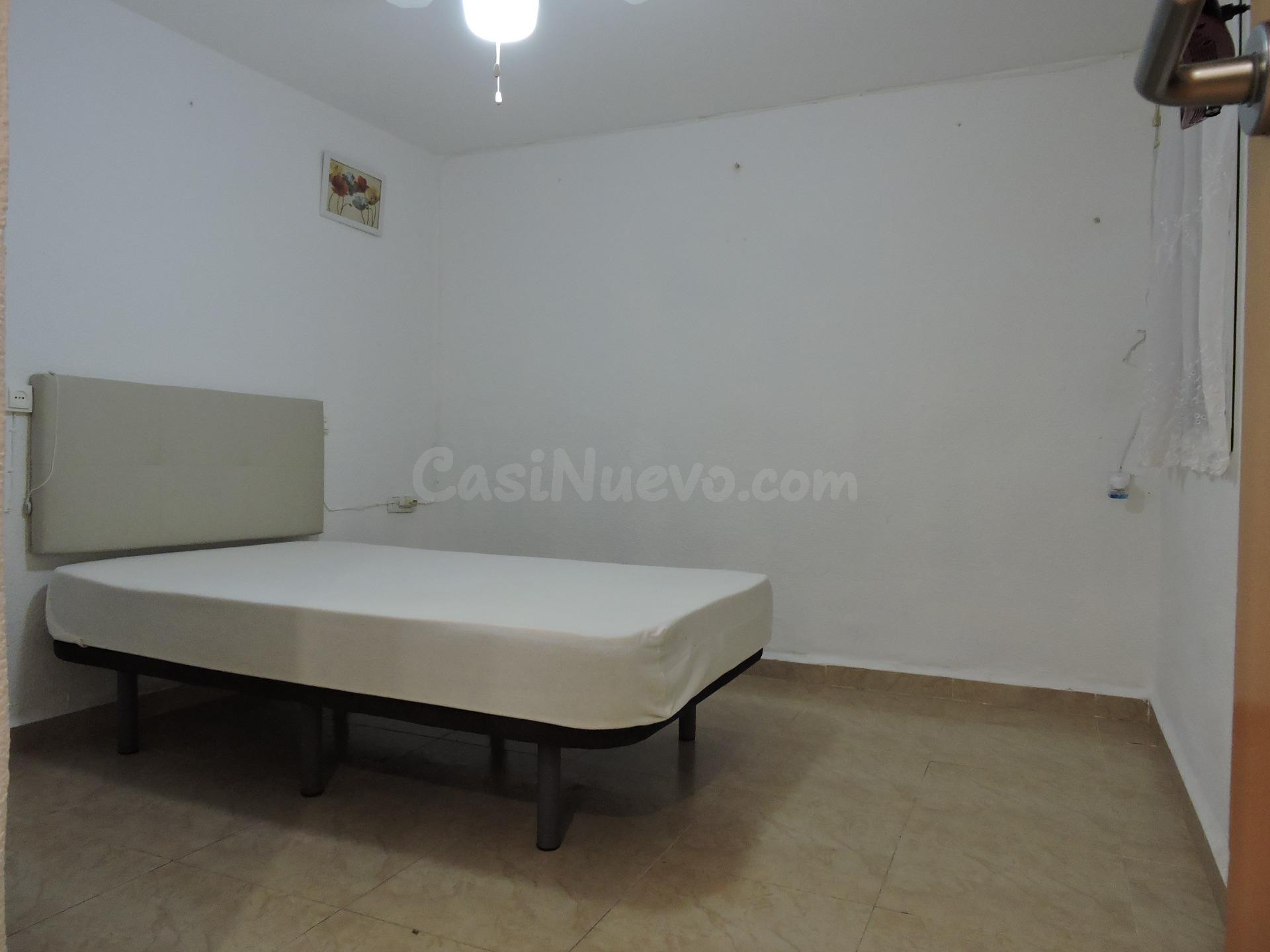 Piso de alquiler en Benicalap de 2 habitaciones y 2 terrazas - foto 3