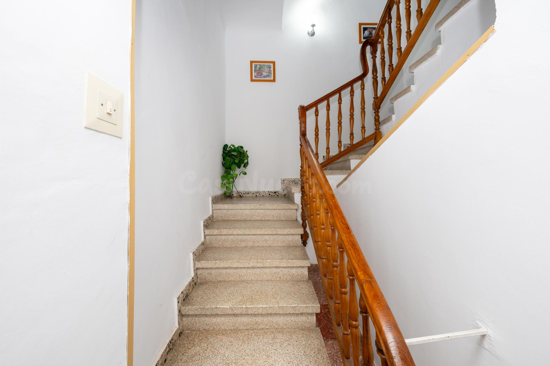 ¡Oportunidad en Lanjarón! Piso con balcón y un gran potencia - foto 3