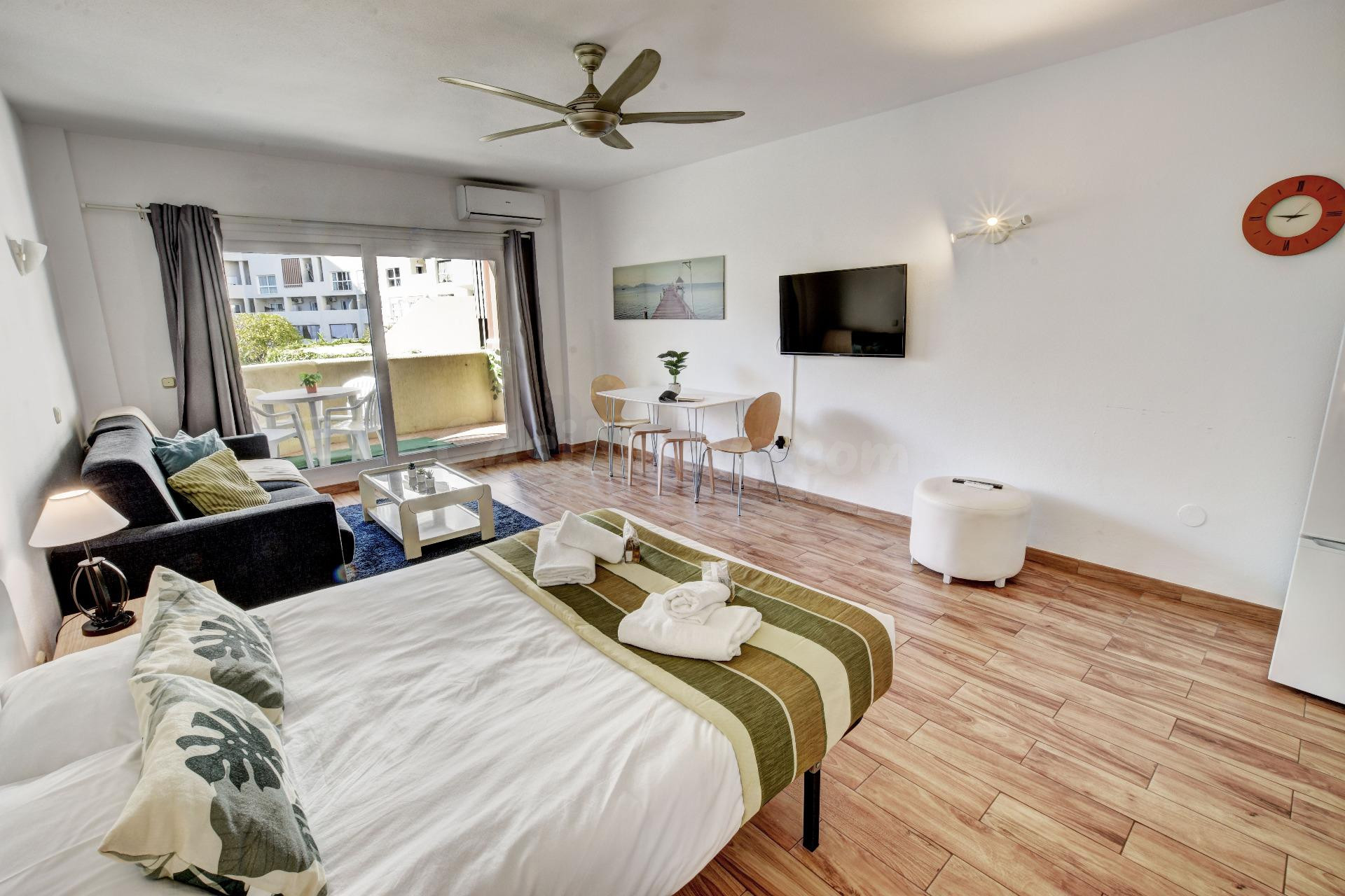 Estudio Suite en Benal Beach con terraza y sol de tarde - foto 3