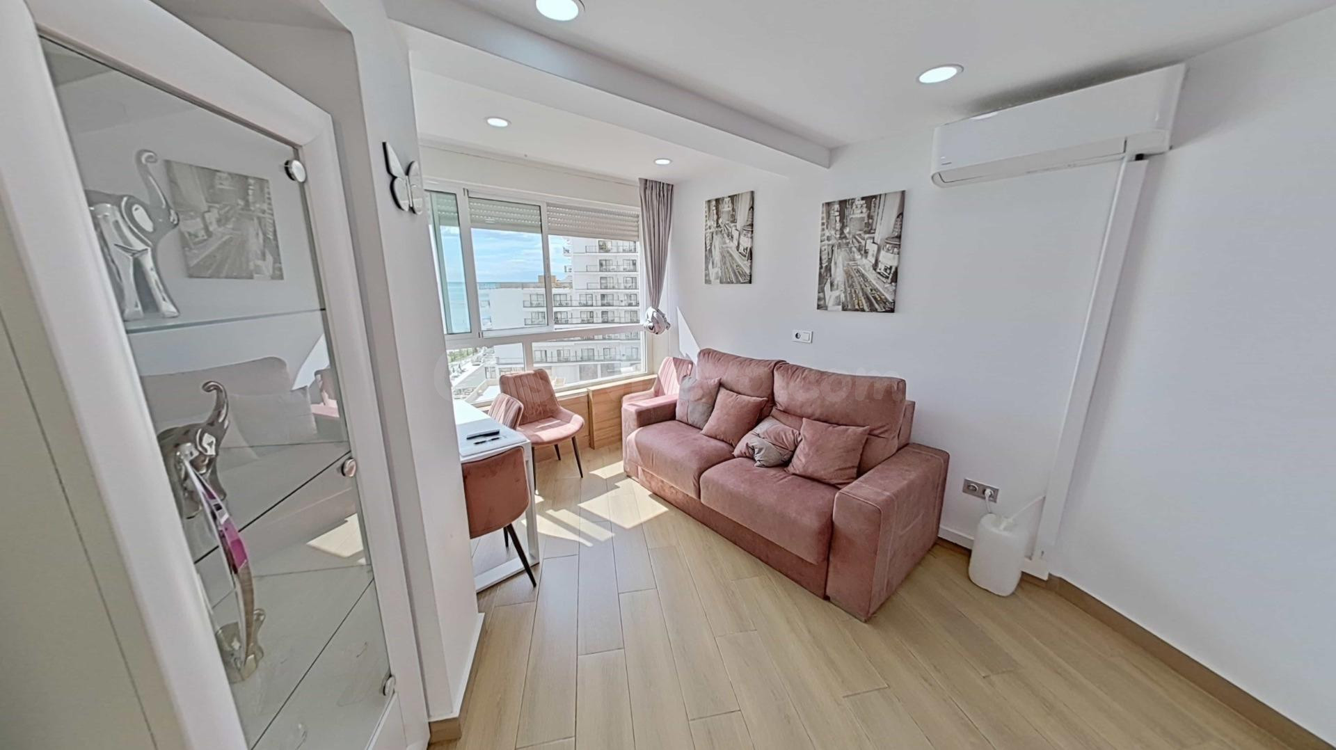 Precioso apartamento reformado en primera línea junto a Puer - foto 5