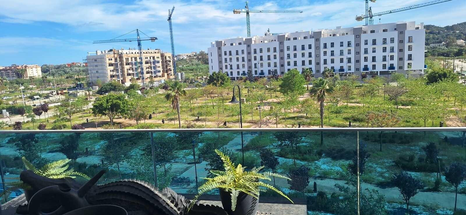 ¡Encantador apartamento en planta media en Jardines de Las L