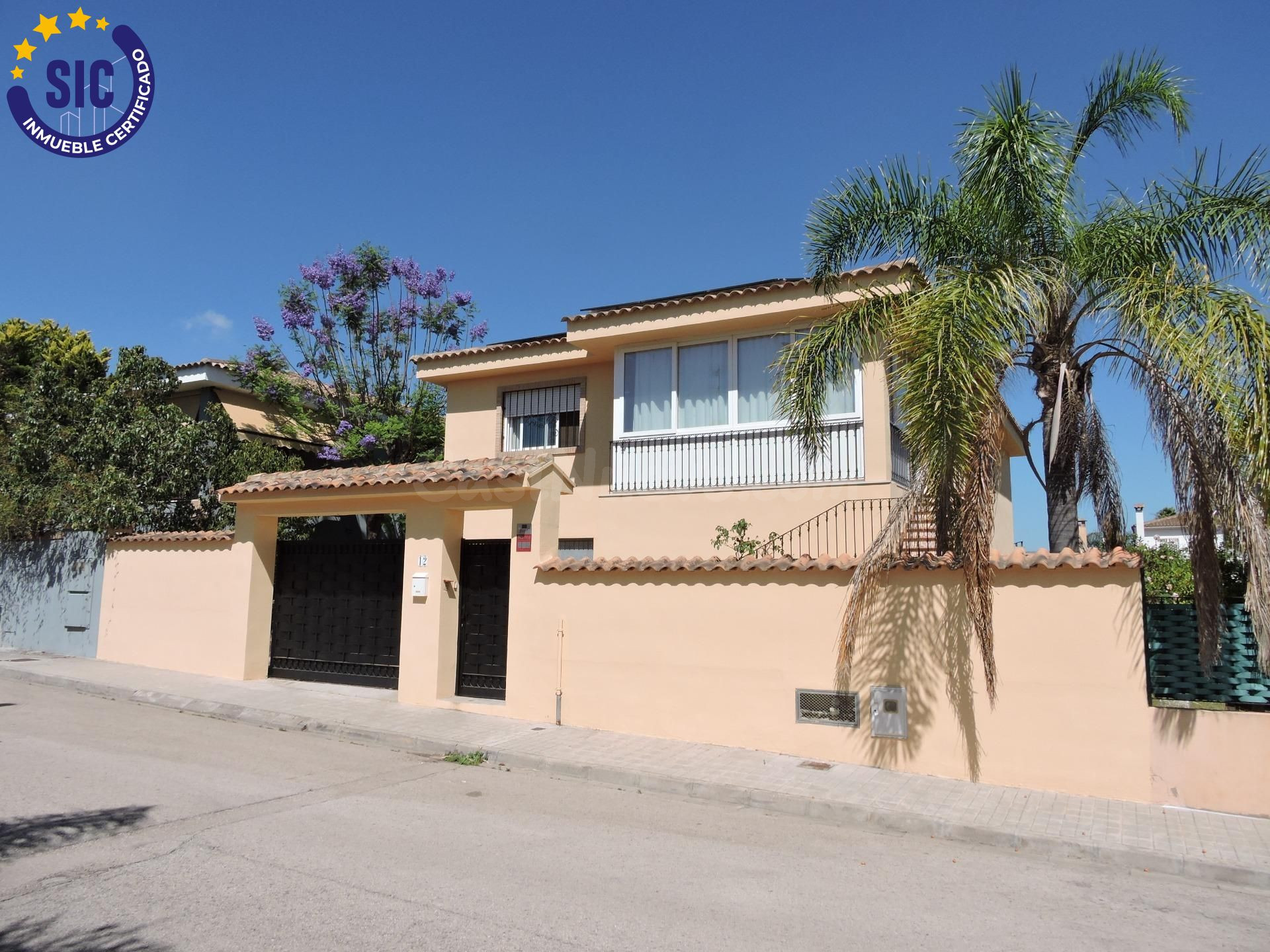 Chalet en venta en la Pobla de Vallbona de 5 habitaciones, 3