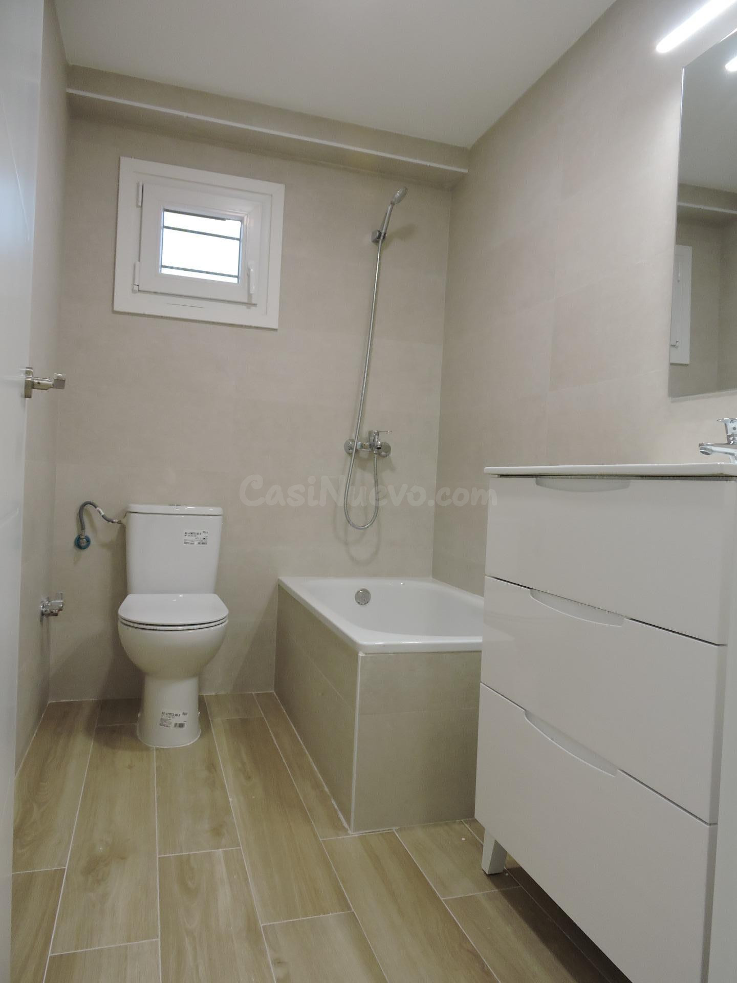 Piso de alquiler en Benicalap de 3 habitaciones, reformado y - foto 4