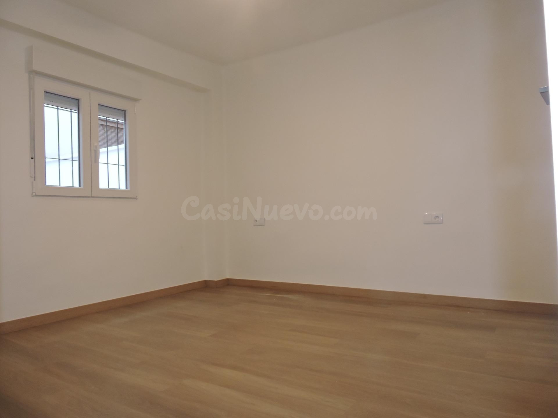 Piso de alquiler en Benicalap de 3 habitaciones, reformado y - foto 5