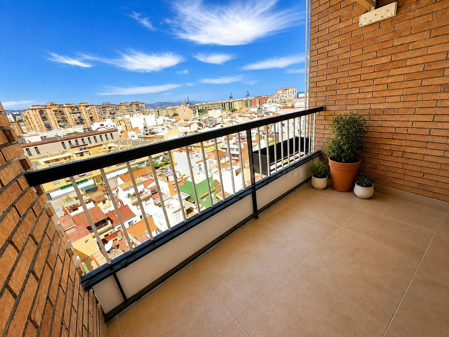 PISO DE ALQUILER PARA ESTUDIANTES EN ZONA DE HUELIN - foto 2