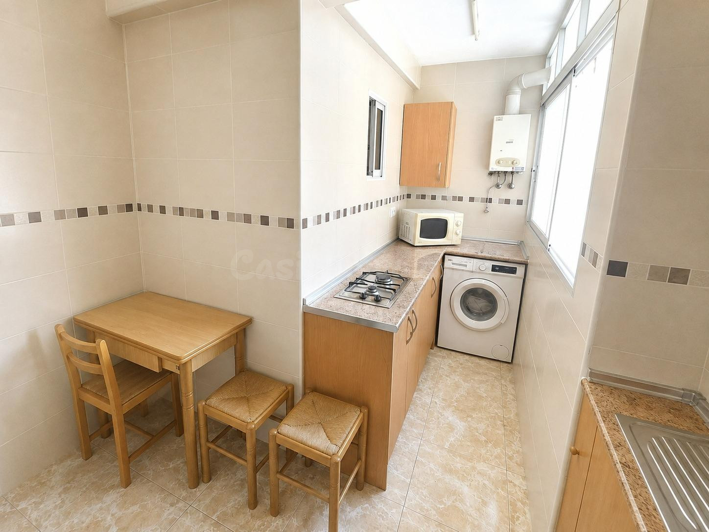 VIVIENDA PARA ESTUDIANTES ZONA LAS DELICIAS - foto 2