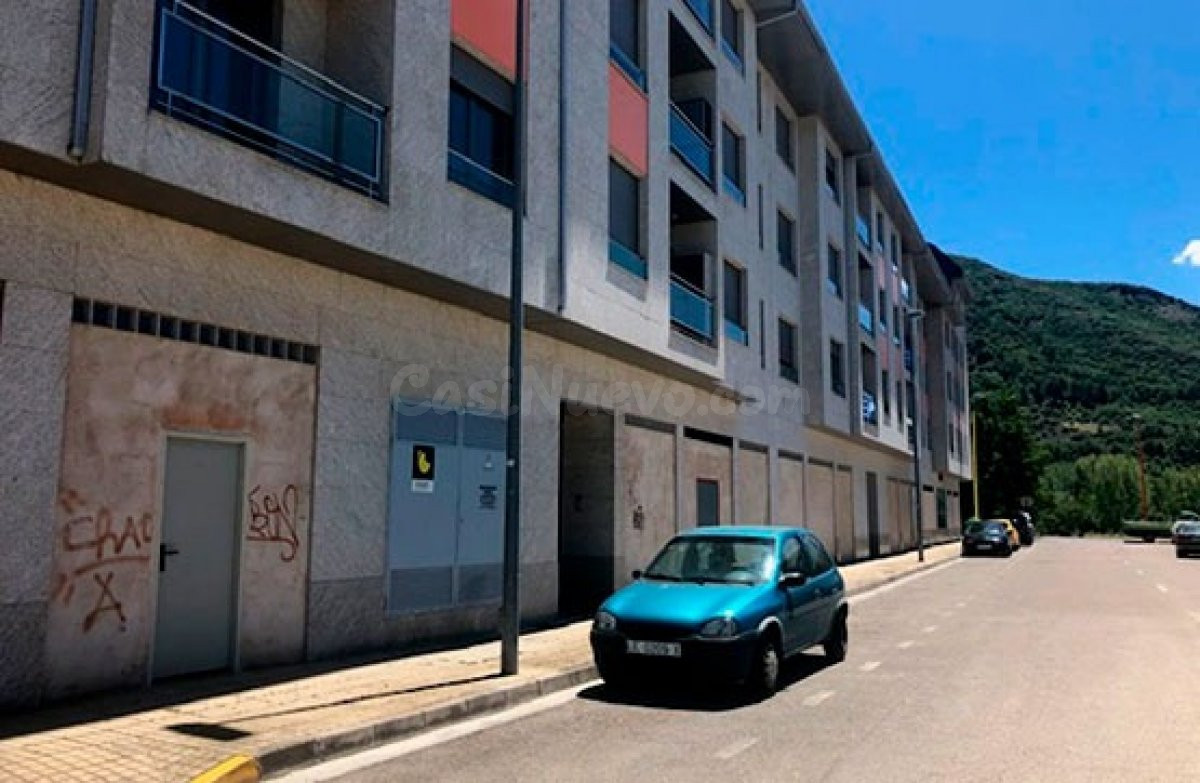 ALQUILER PLAZA DE PARKING EN FLORES DEL SIL - foto 2
