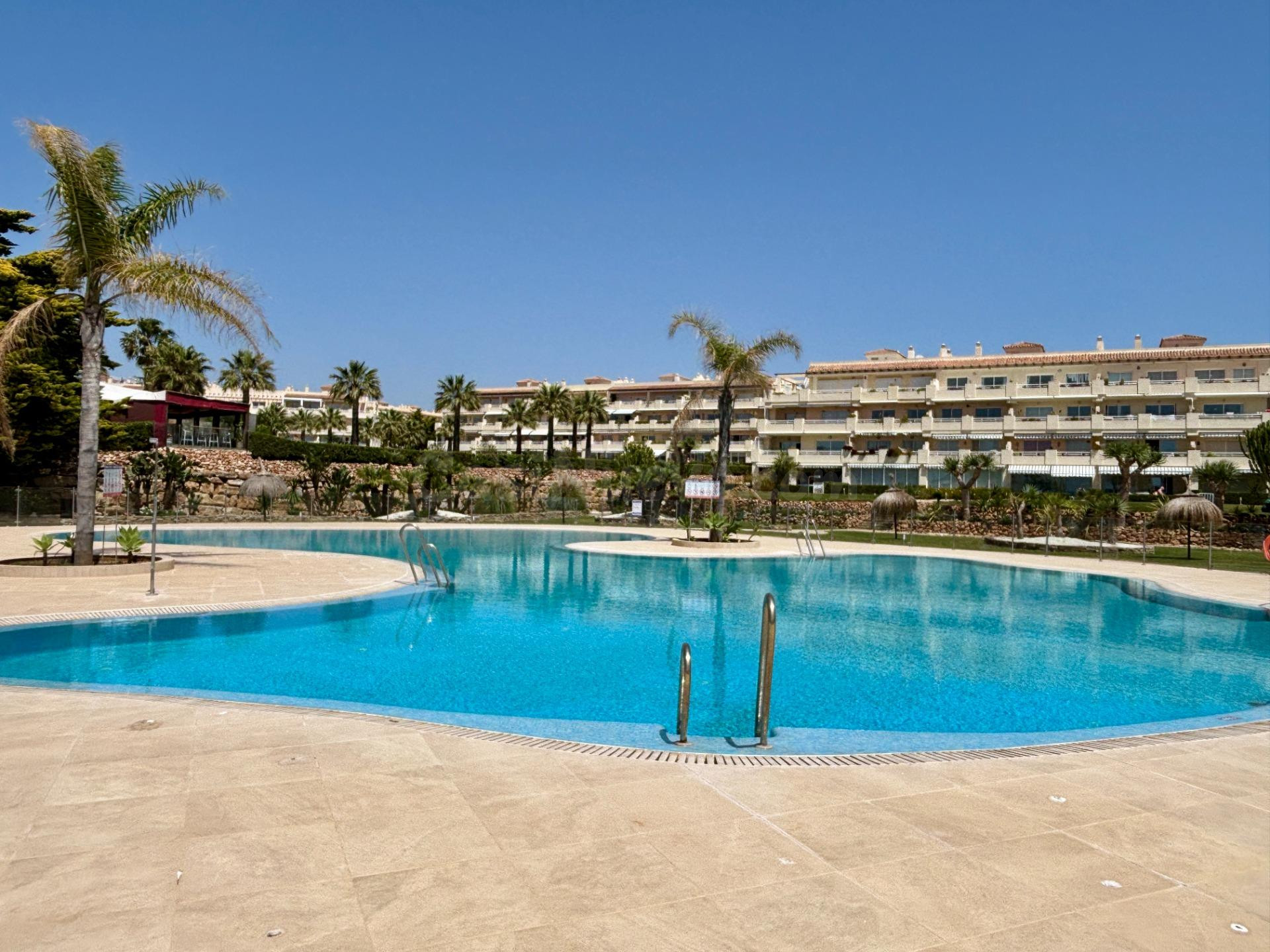 ESPECTACULAR APARTAMENTO EN BALCONES DEL CHAPARRAL CON VISTA