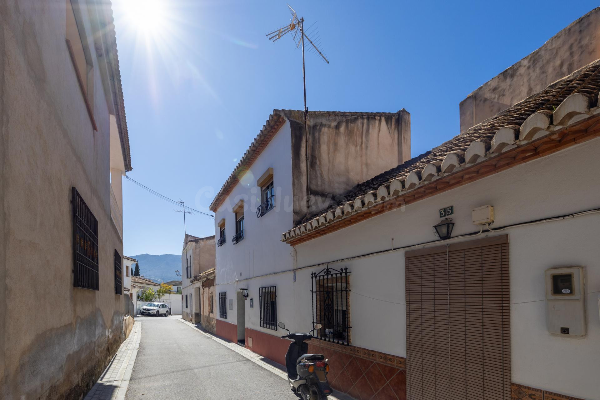 Melegís: Amplia casa entre naranjos y montañas. ¡Paz absolut