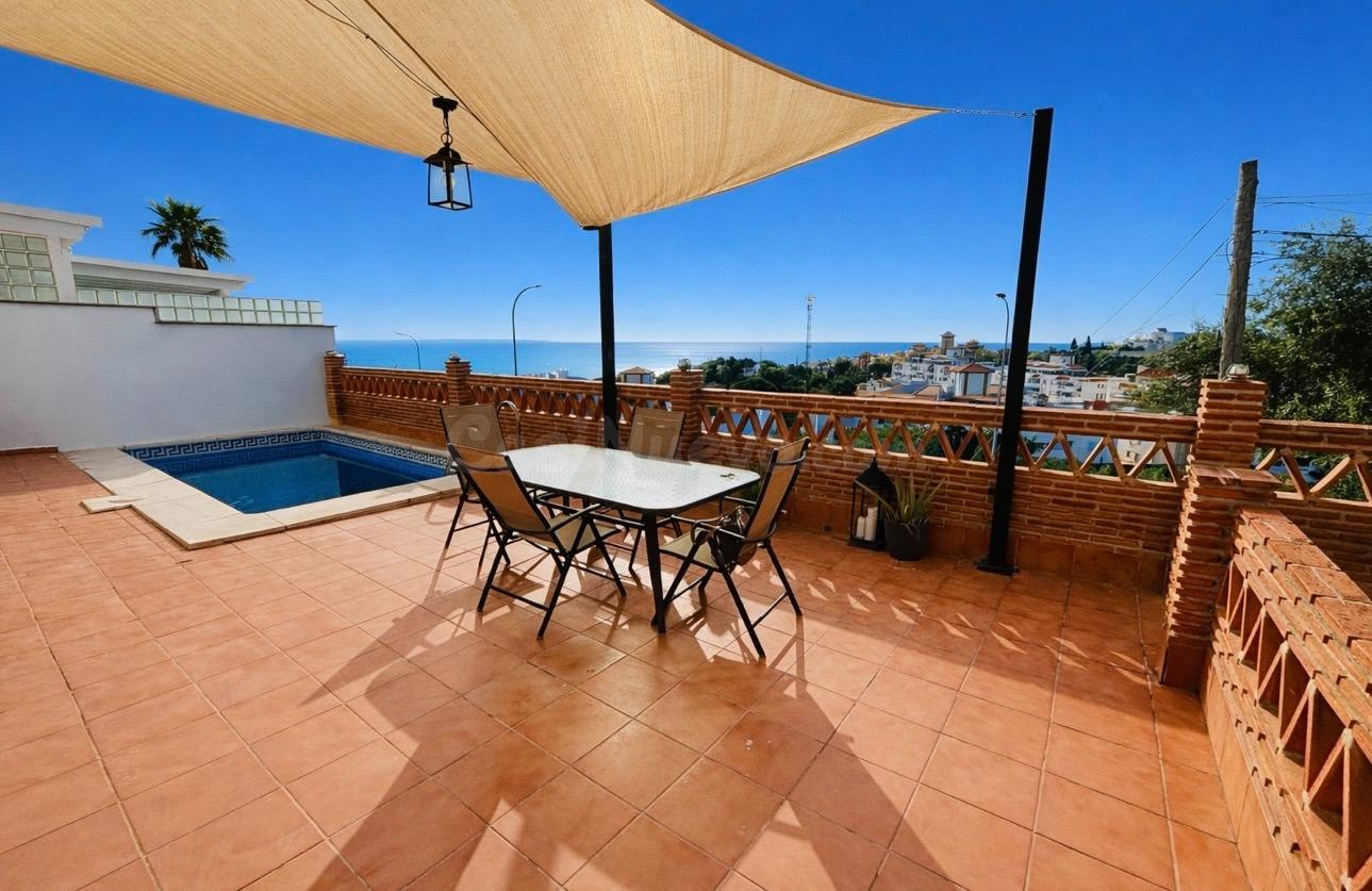 Exclusivo Chalet Pareado en Benalmádena Pueblo con Vistas al - foto 2