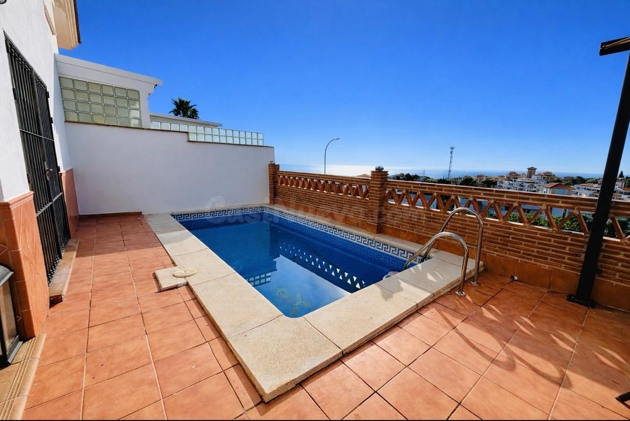 Exclusivo Chalet Pareado en Benalmádena Pueblo con Vistas al - foto 3