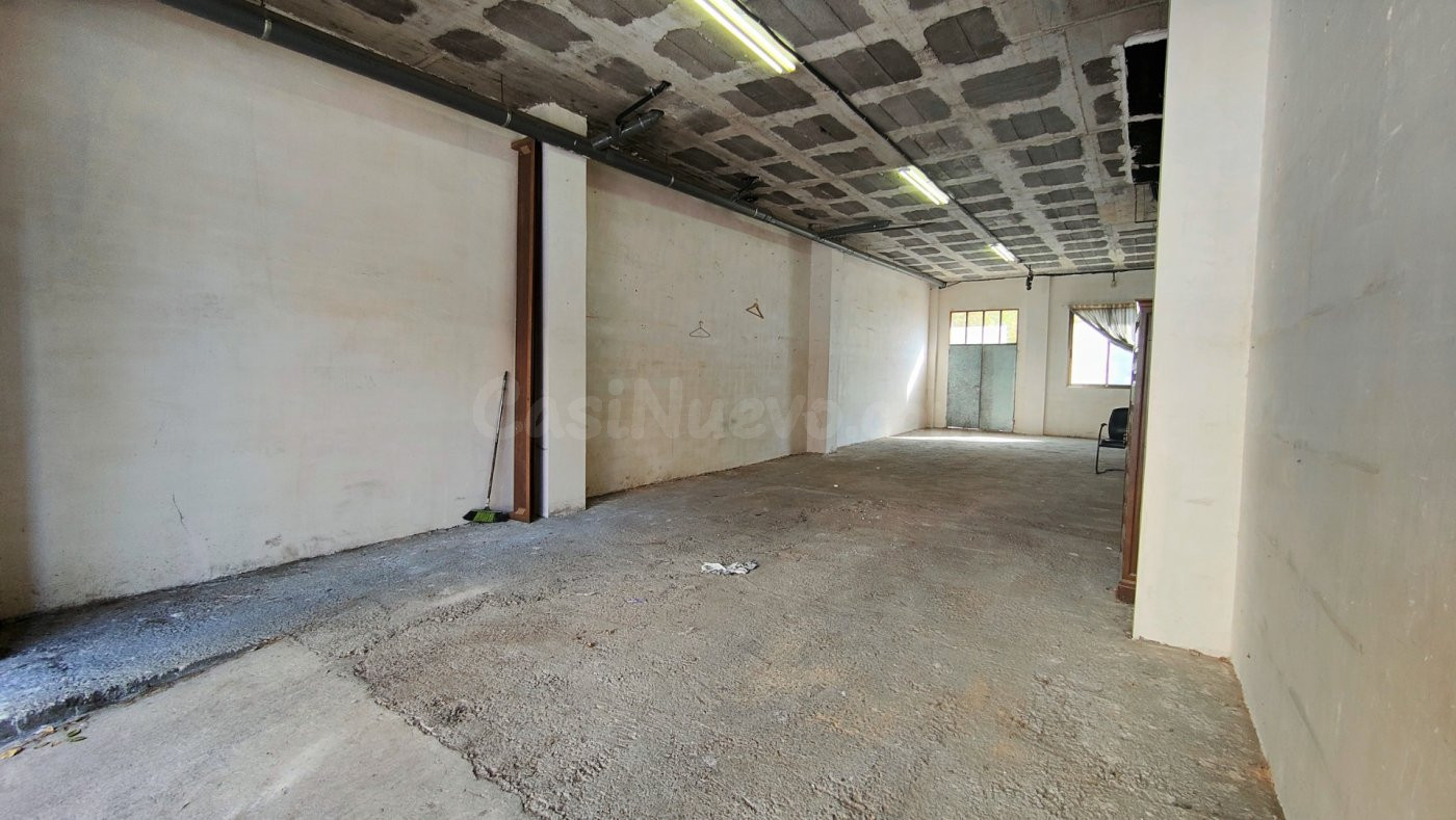 LOCAL DE 80 M2 CON PUERTA AUTOMÁTICA Y MUELLE DE CARGA EN AL - foto 3