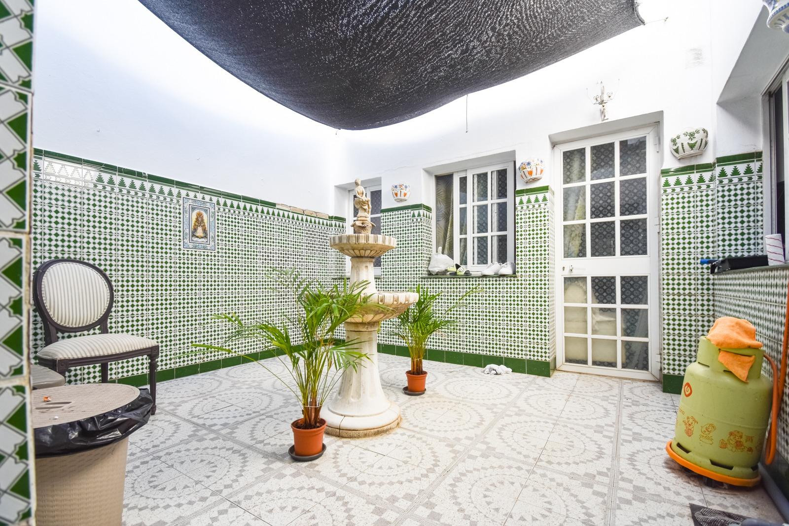EDIFICIO EN VENTA, 2 GARAJES, 2 PISOS, TERRAZA SOLARIUM, EN 
