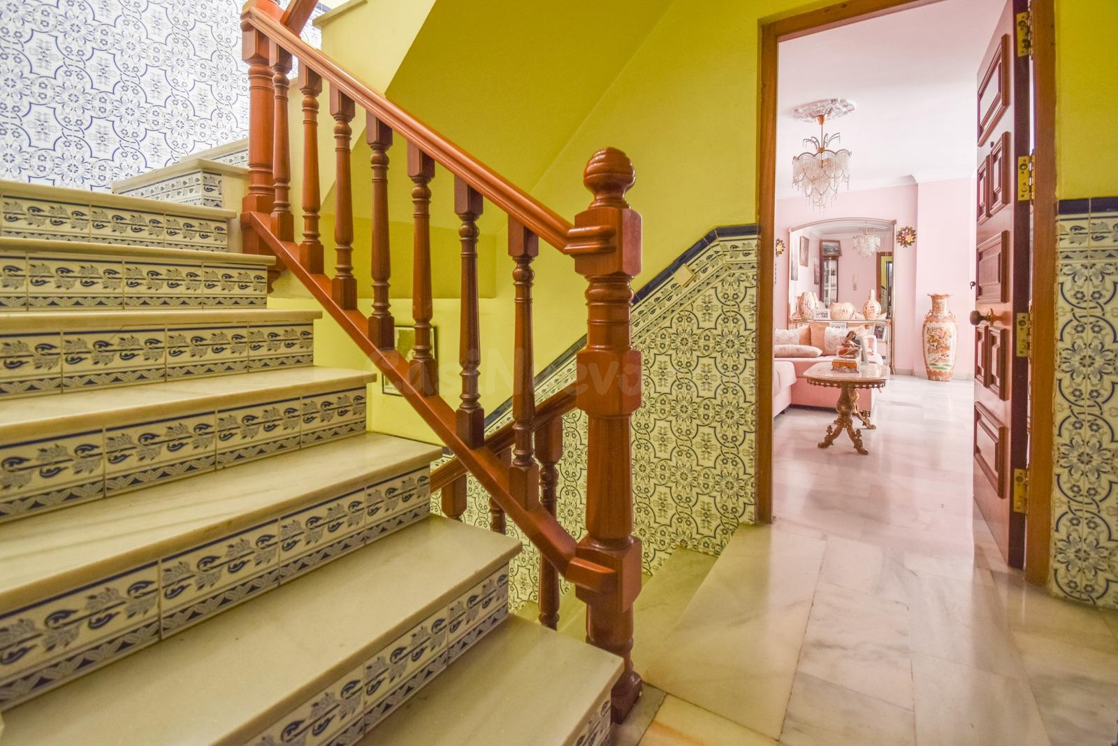 EDIFICIO EN VENTA, 2 GARAJES, 2 PISOS, TERRAZA SOLARIUM, EN  - foto 3
