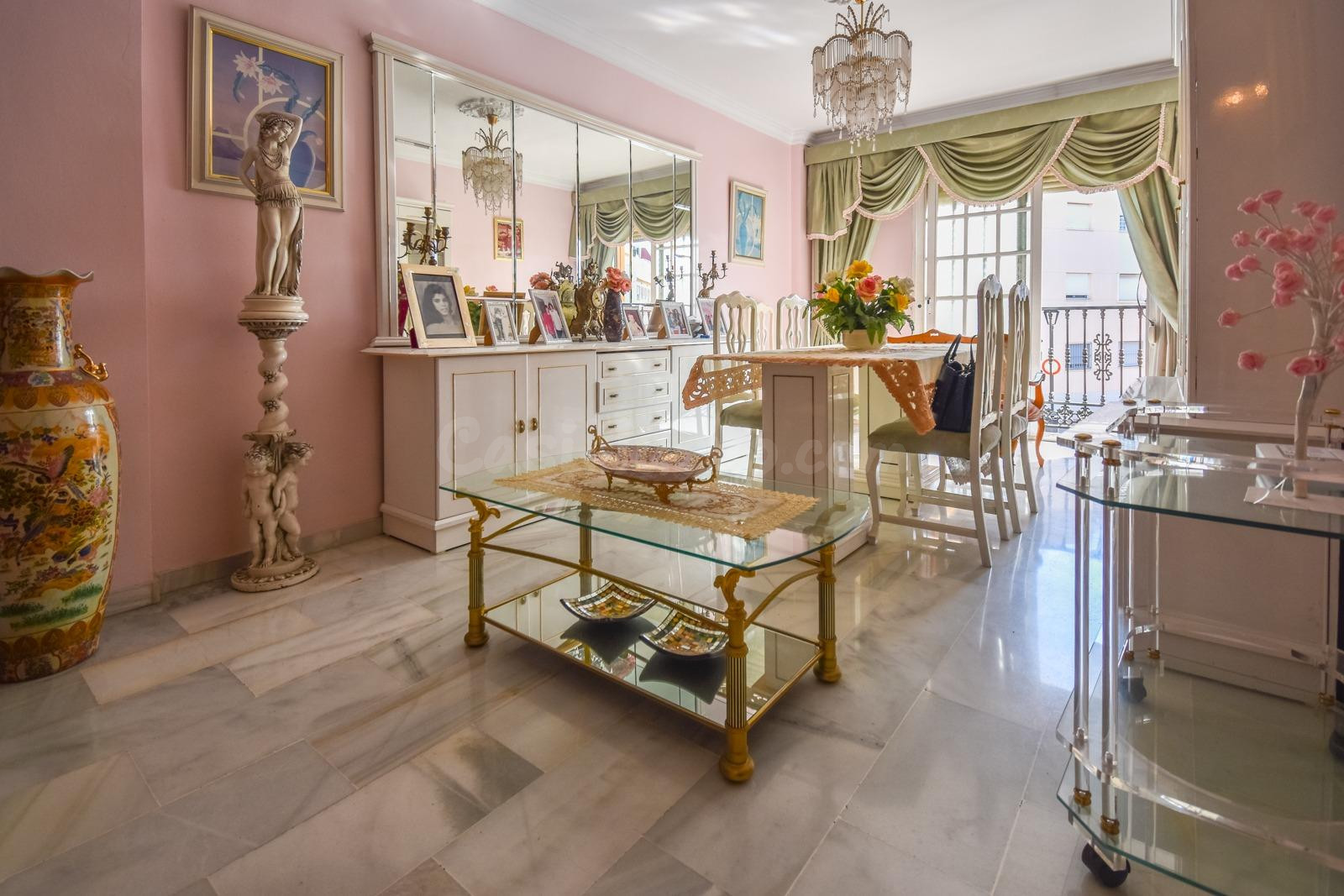 EDIFICIO EN VENTA, 2 GARAJES, 2 PISOS, TERRAZA SOLARIUM, EN  - foto 4