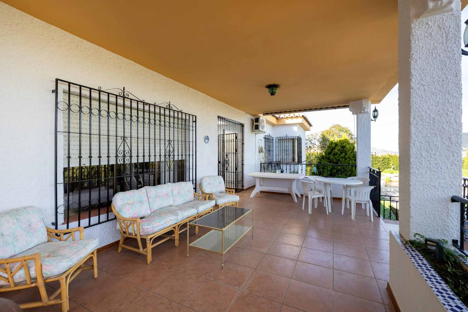 Estupendo chalet en urbanización Los Alixares de Otura - foto 4
