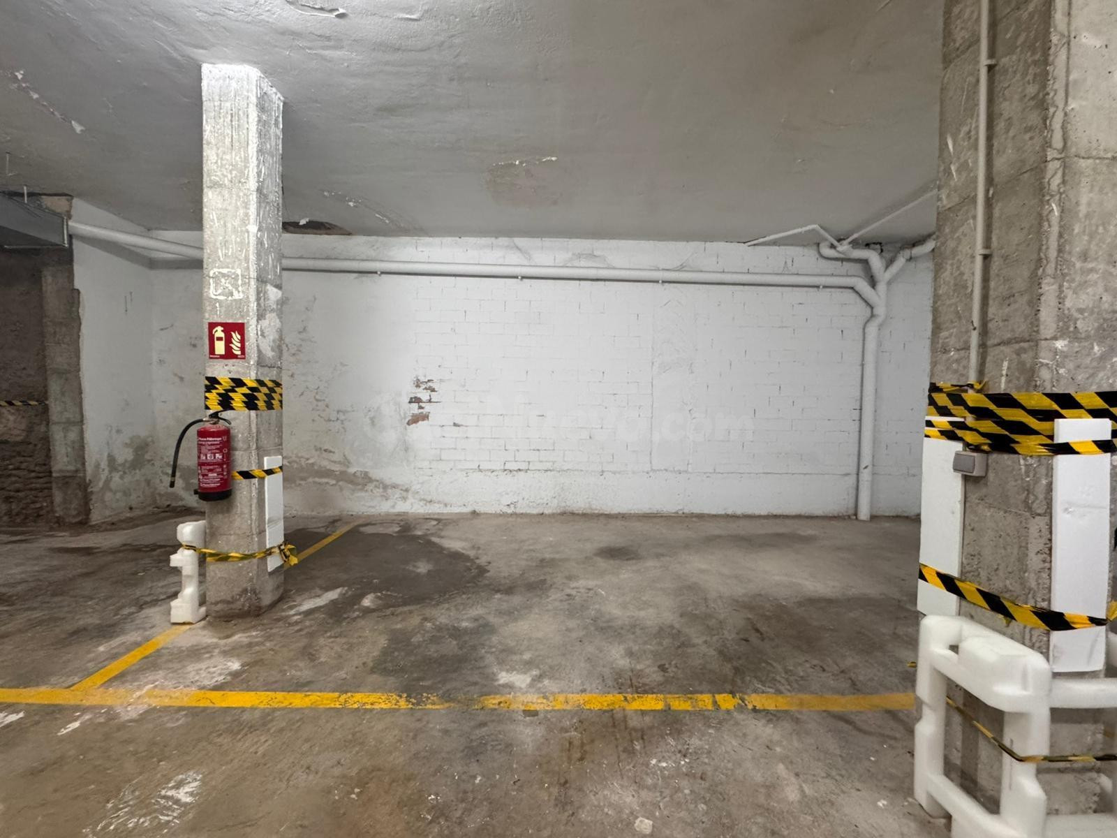 Amplia plaza de párquing en venta en el centro de Callús - foto 2