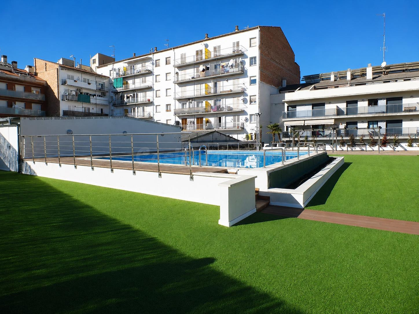Vivienda exclusiva de 3 habitaciones, seminueva,  con piscin - foto 2