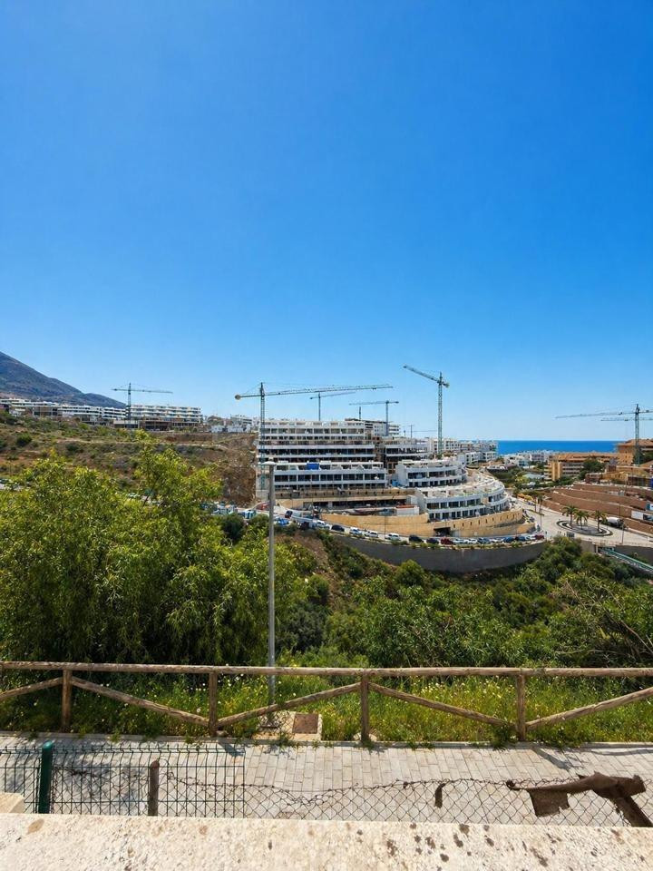 Dúplex con vistas al mar y gran potencial en Torreblanca, Fu - foto 5