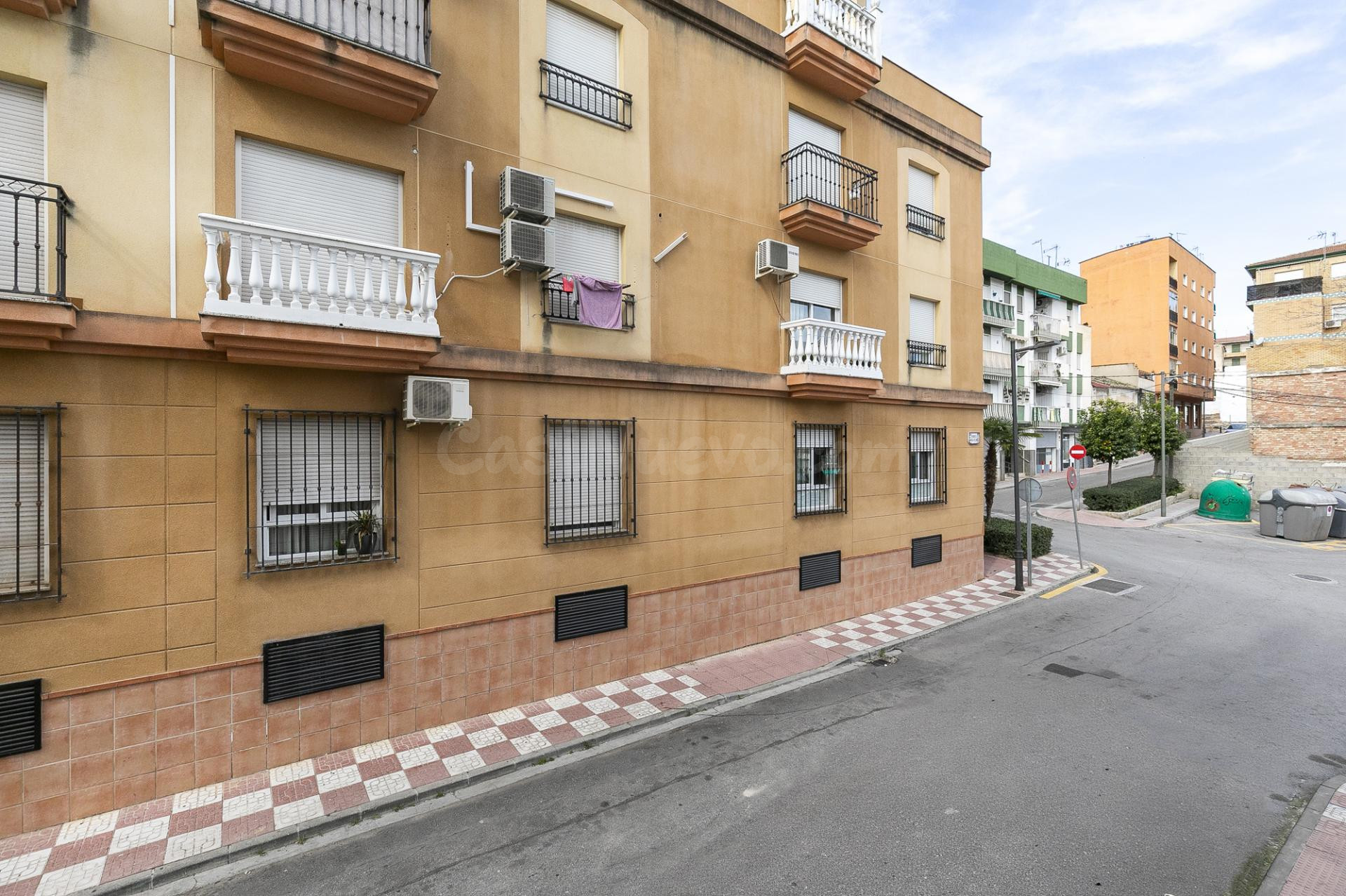 Se vende VPO en Pinos Puente - Junto al cuartel de la Guardi - foto 2