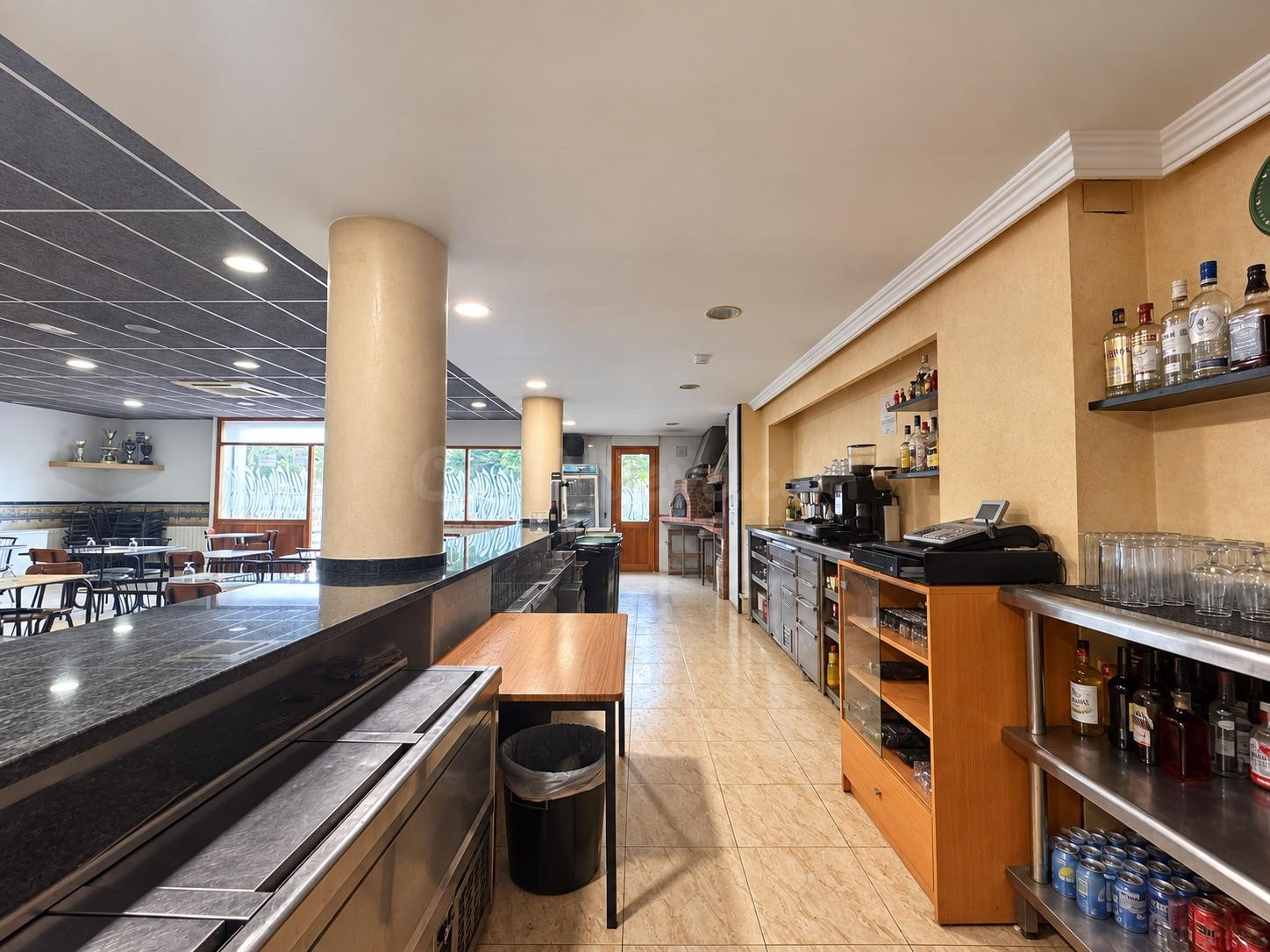 OPORTUNIDAD EN NAVARCLES: BAR RESTAURANTE EN FUNCIONAMIENTO  - foto 4