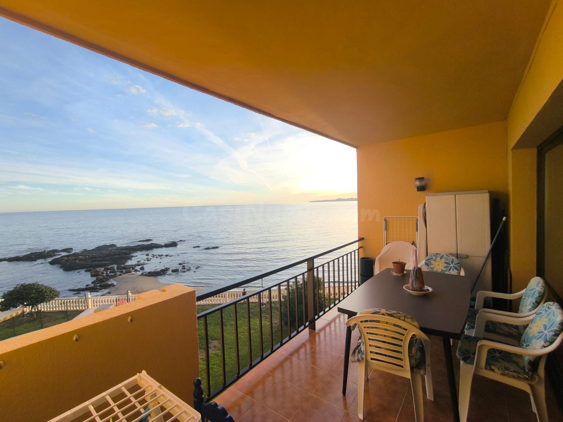Frontal al Mar: Vivienda Única en Primeraísima Línea con Vis - foto 2