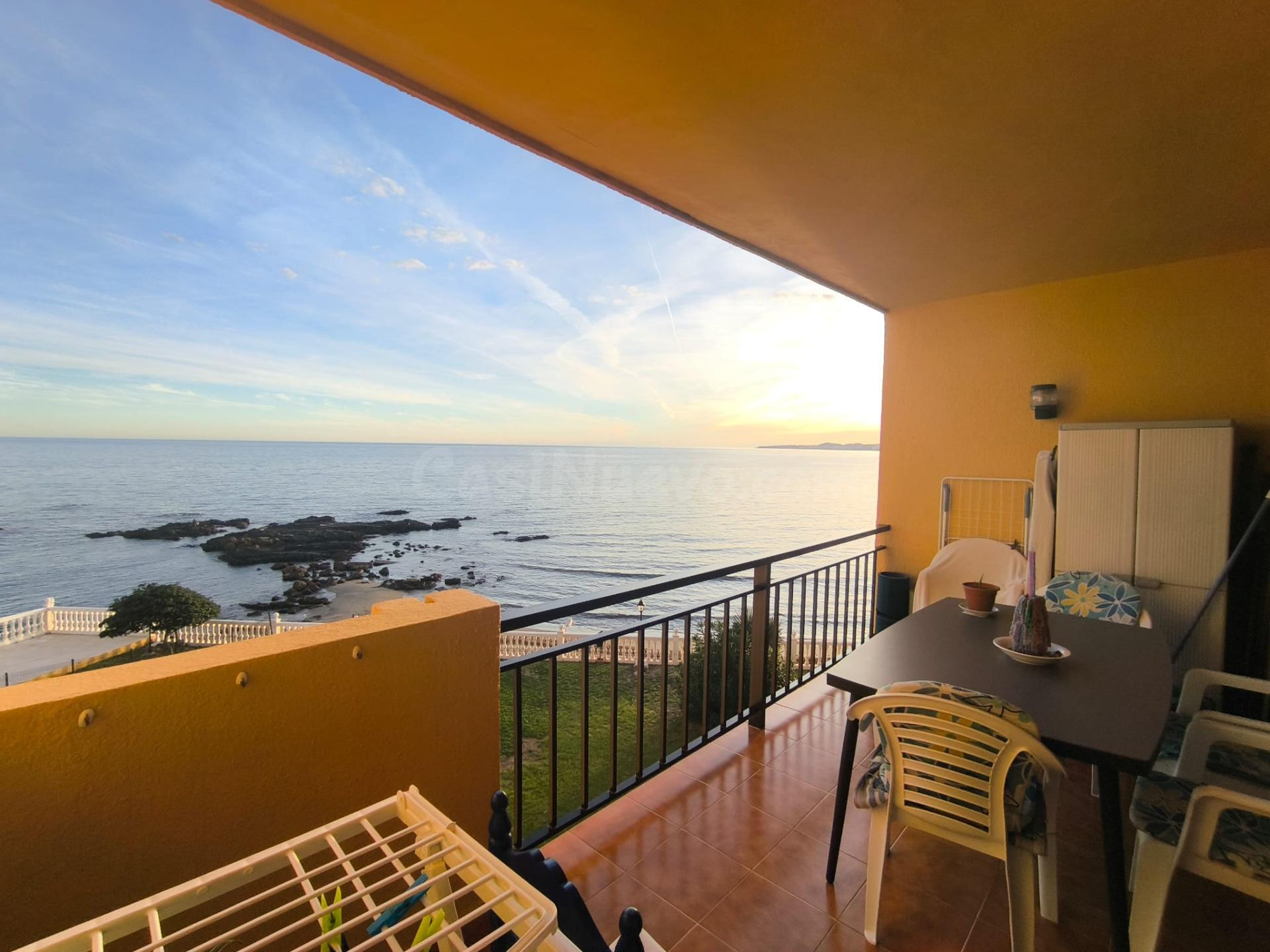 Frontal al Mar: Vivienda Única en Primeraísima Línea con Vis - foto 4