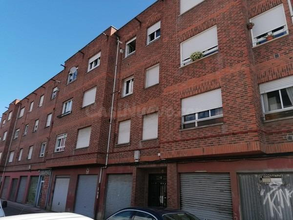 PISO PARA REFORMAR EN LA ROBLA