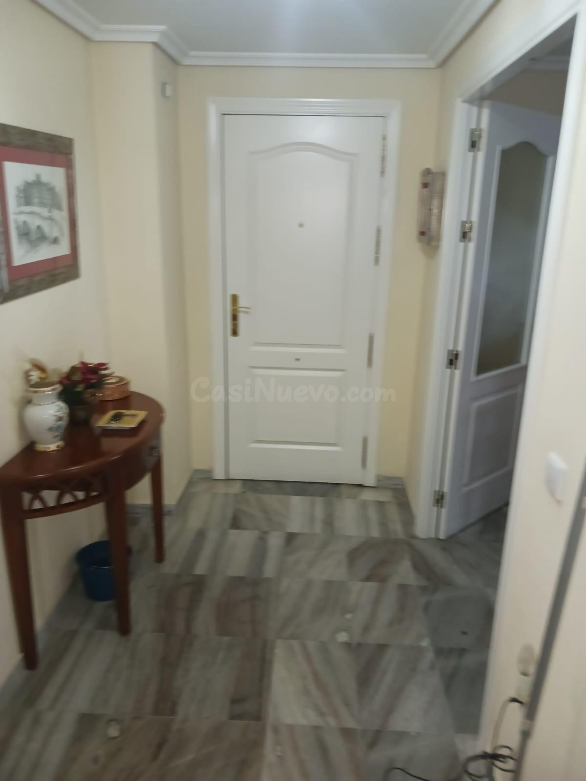 EXCELENTE PISO DE GRANDES DIMENSIONES CON GARAJE Y ASCENSOR  - foto 3