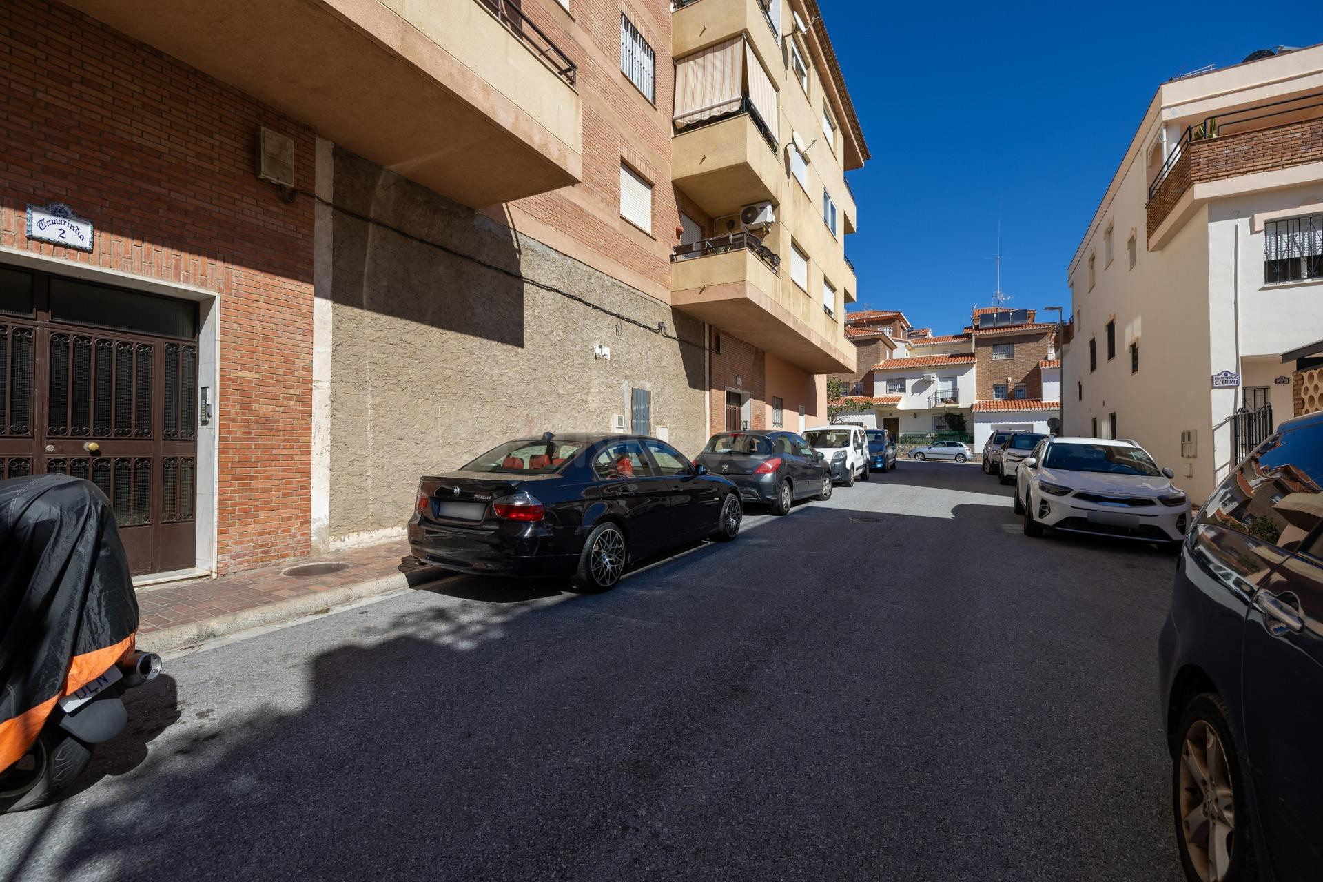 Local comercial con posibilidad de cambio de uso a vivienda - foto 3