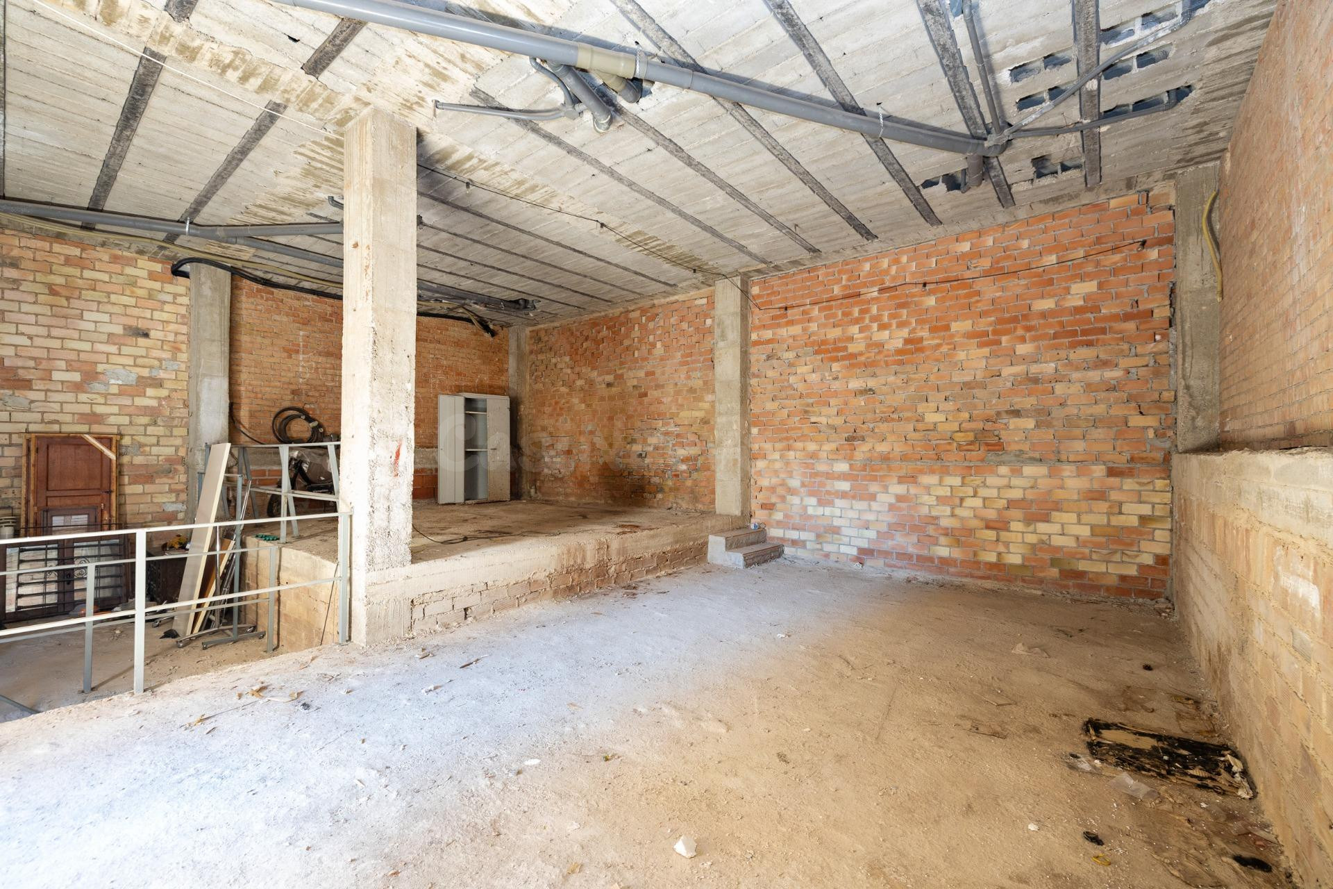 Local comercial con posibilidad de cambio de uso a vivienda - foto 4