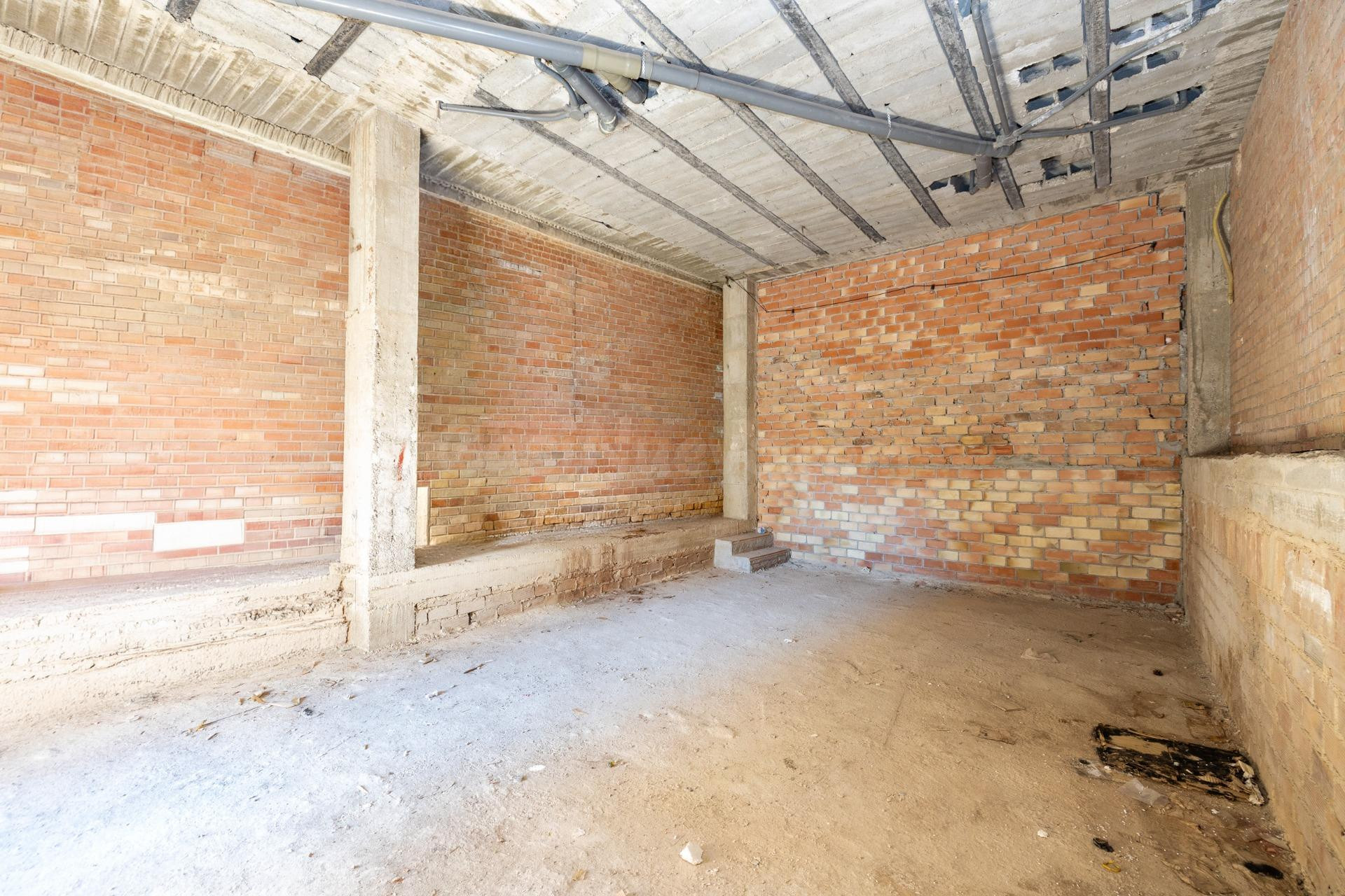 Local comercial con posibilidad de cambio de uso a vivienda - foto 5