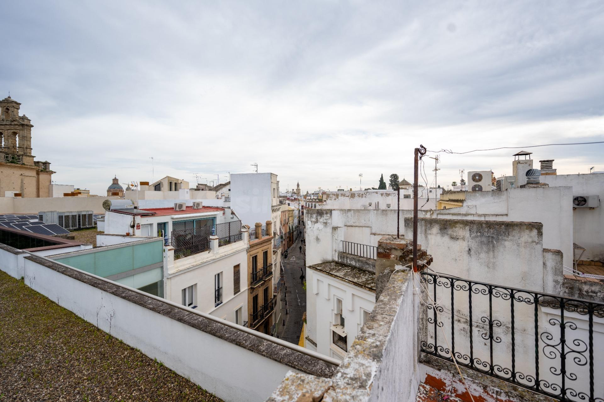 EDIFICIO COMPLETO EN EL BARRIO DE FERIA – GRAN OPORTUNIDAD D