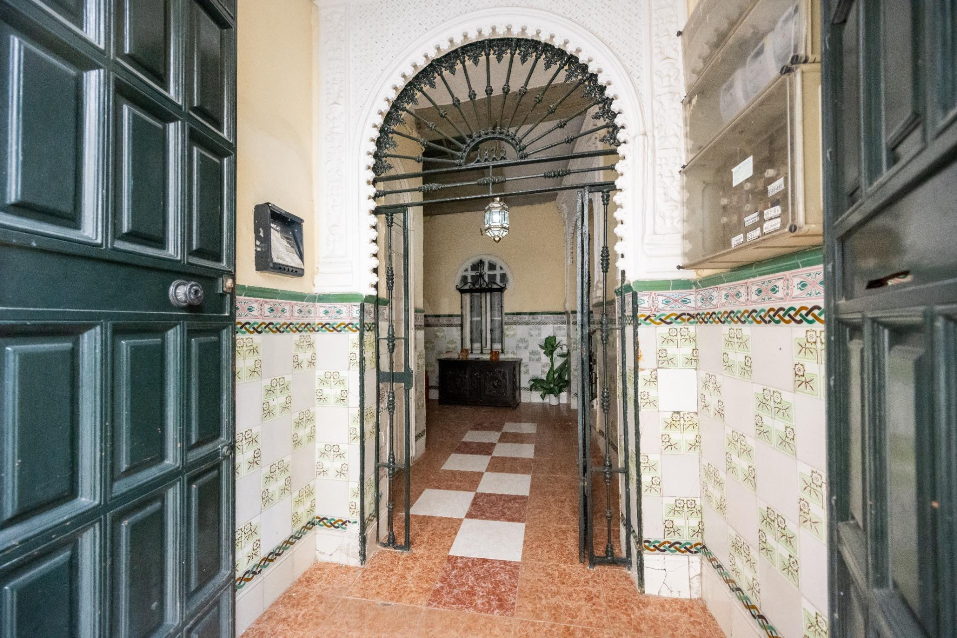 EDIFICIO COMPLETO EN EL BARRIO DE FERIA – GRAN OPORTUNIDAD D - foto 2