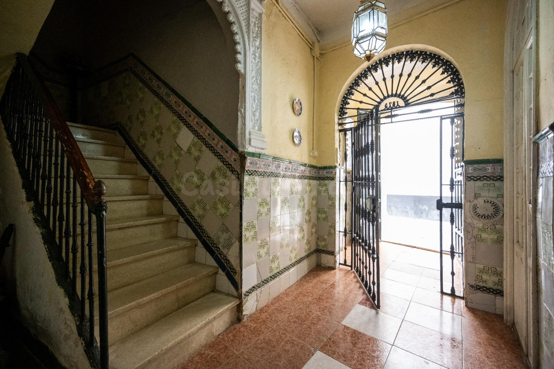 EDIFICIO COMPLETO EN EL BARRIO DE FERIA – GRAN OPORTUNIDAD D - foto 3